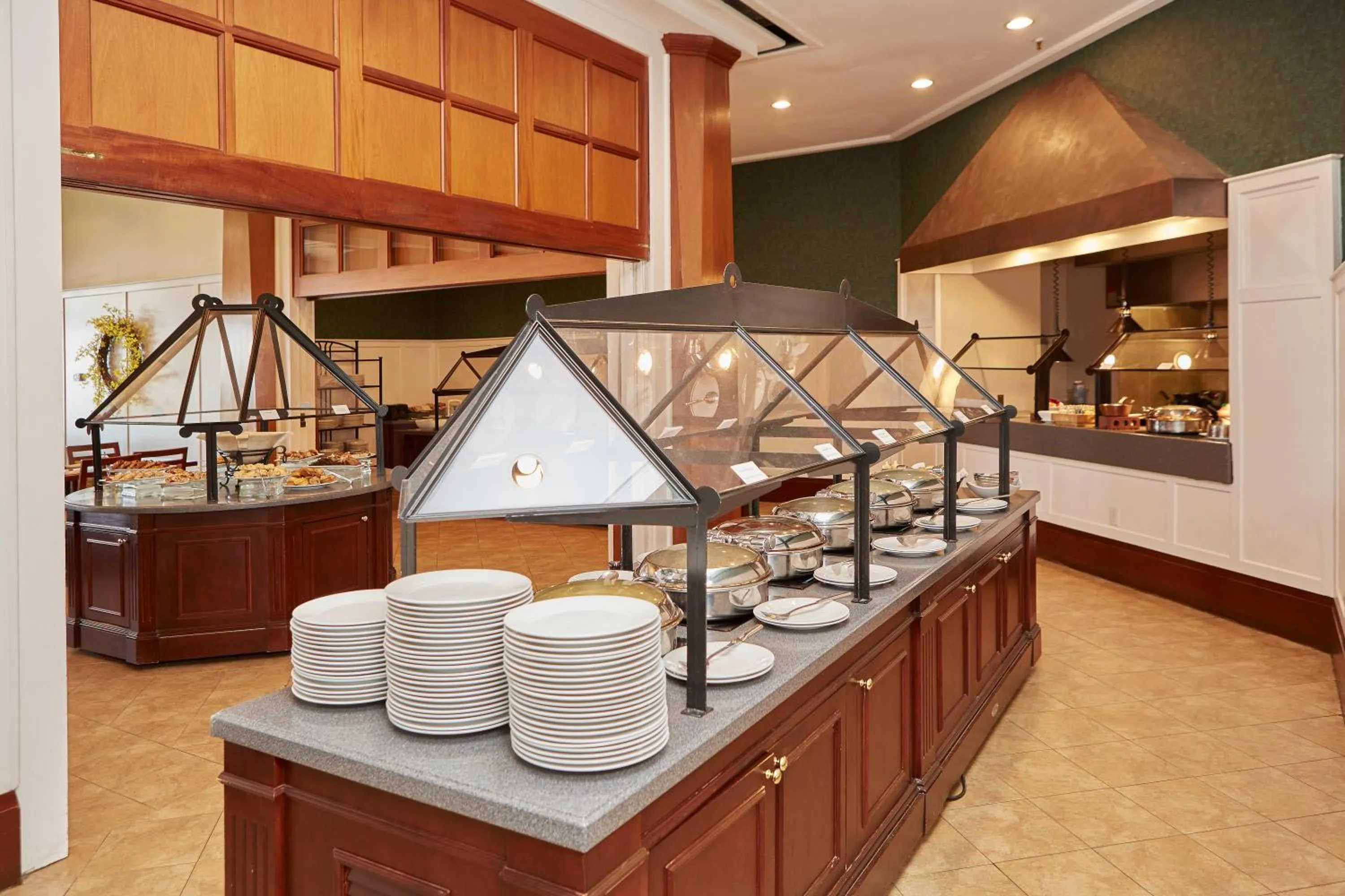 Buffet breakfast in Kingsmill Resort