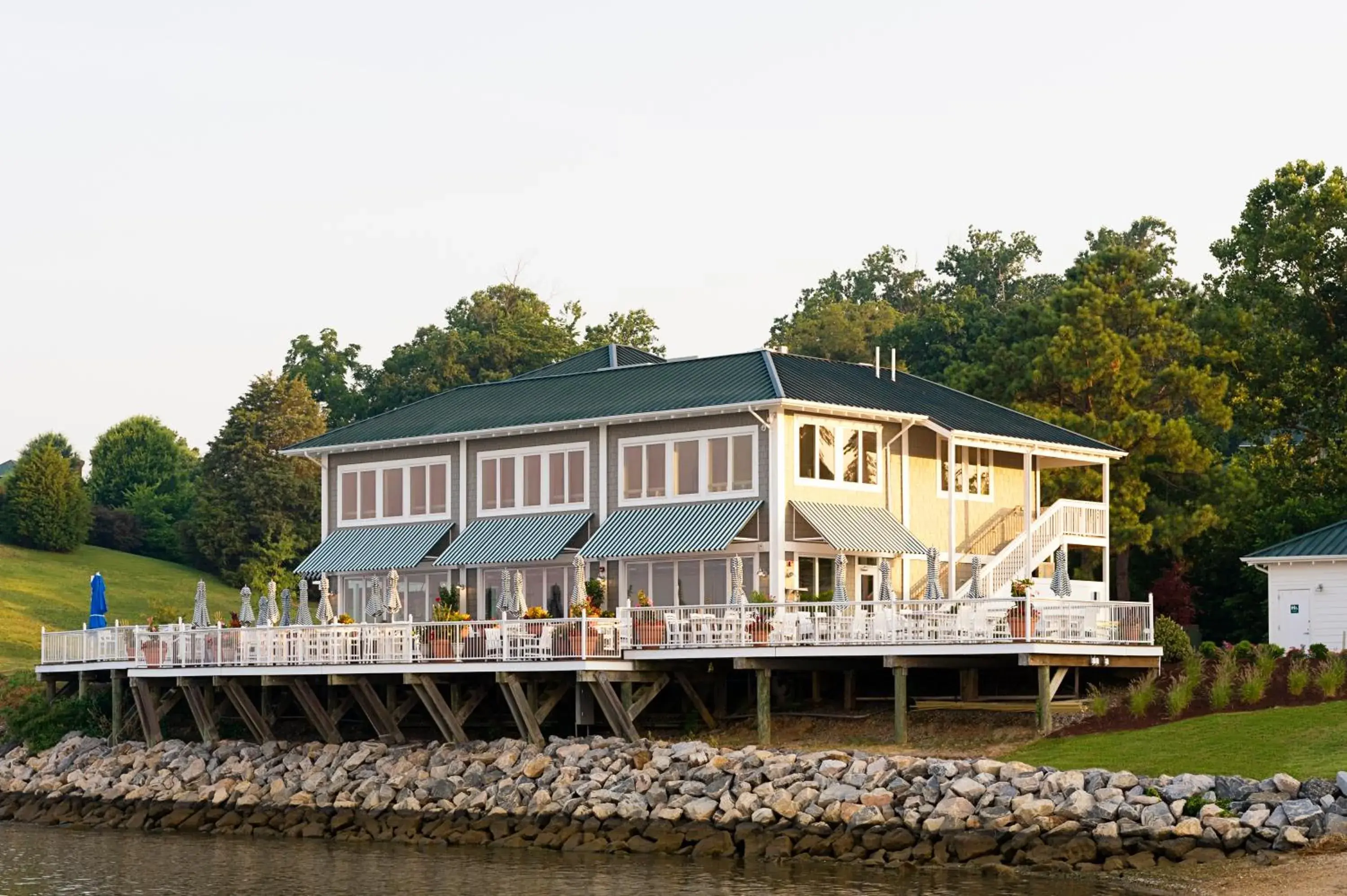 Restaurant/places to eat in Kingsmill Resort Restaurant/places to eat in Kingsmill Resort