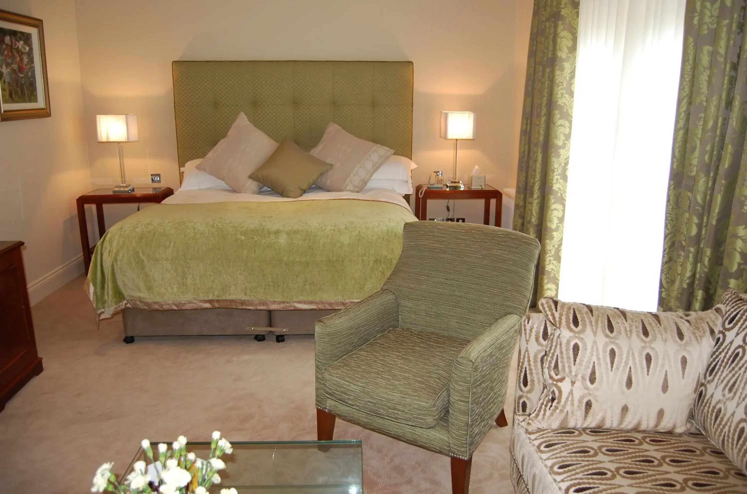 Shower, Bed in Castle House Hotel Shower, Bed in Castle House Hotel