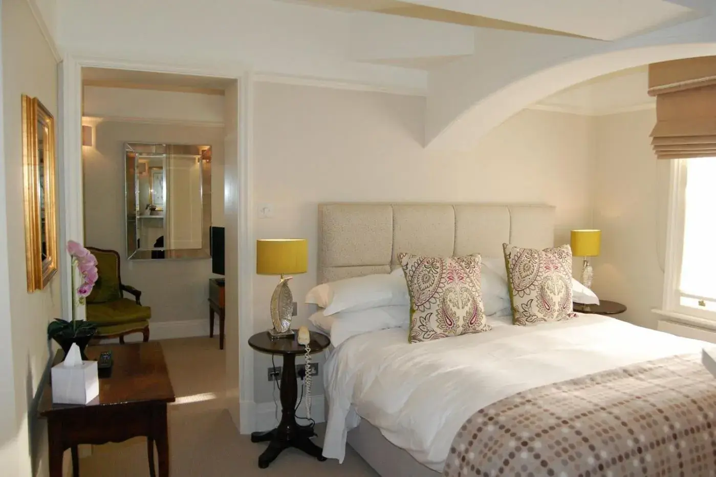 Shower, Bed in Castle House Hotel Shower, Bed in Castle House Hotel