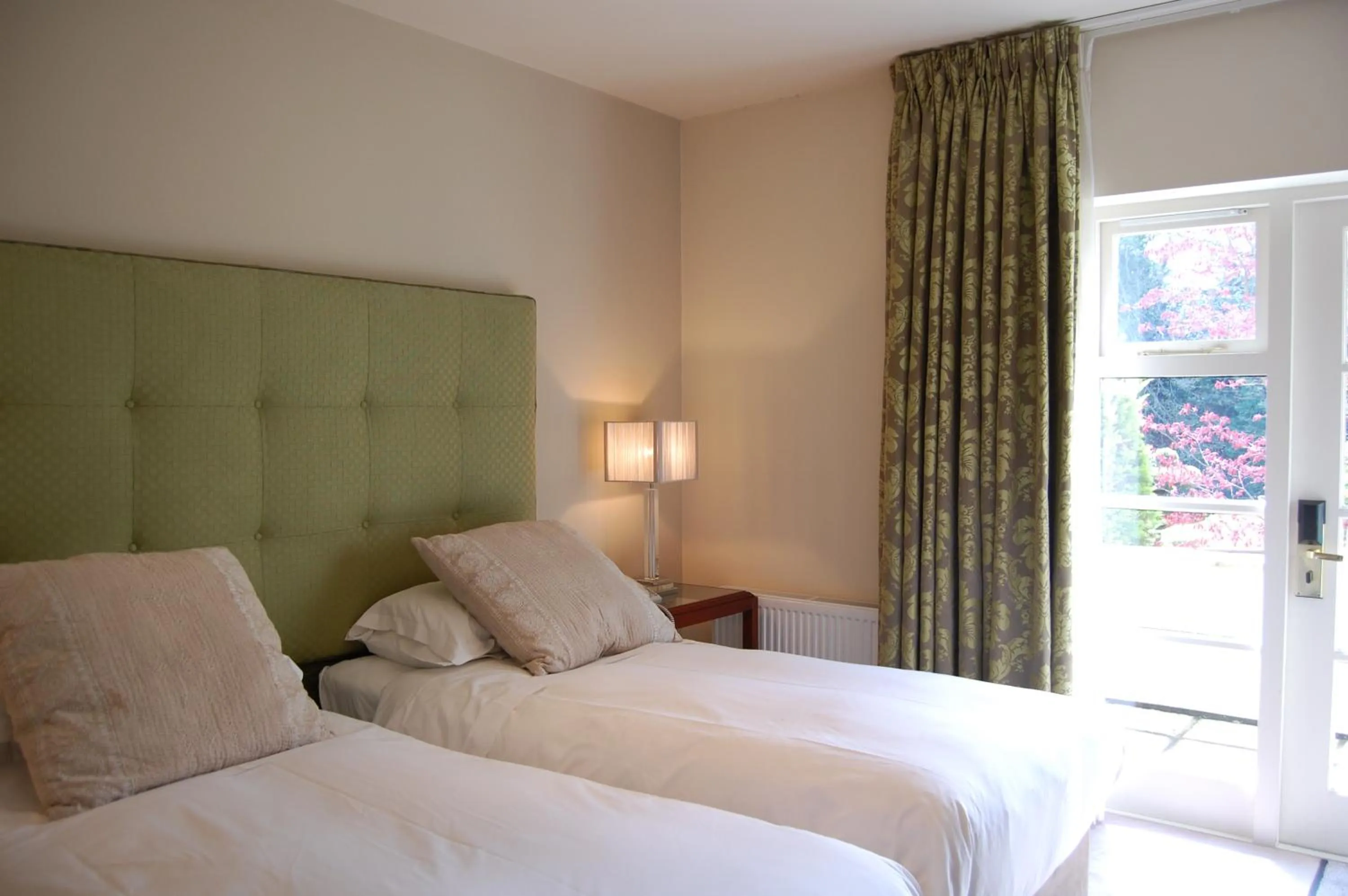 Shower, Bed in Castle House Hotel