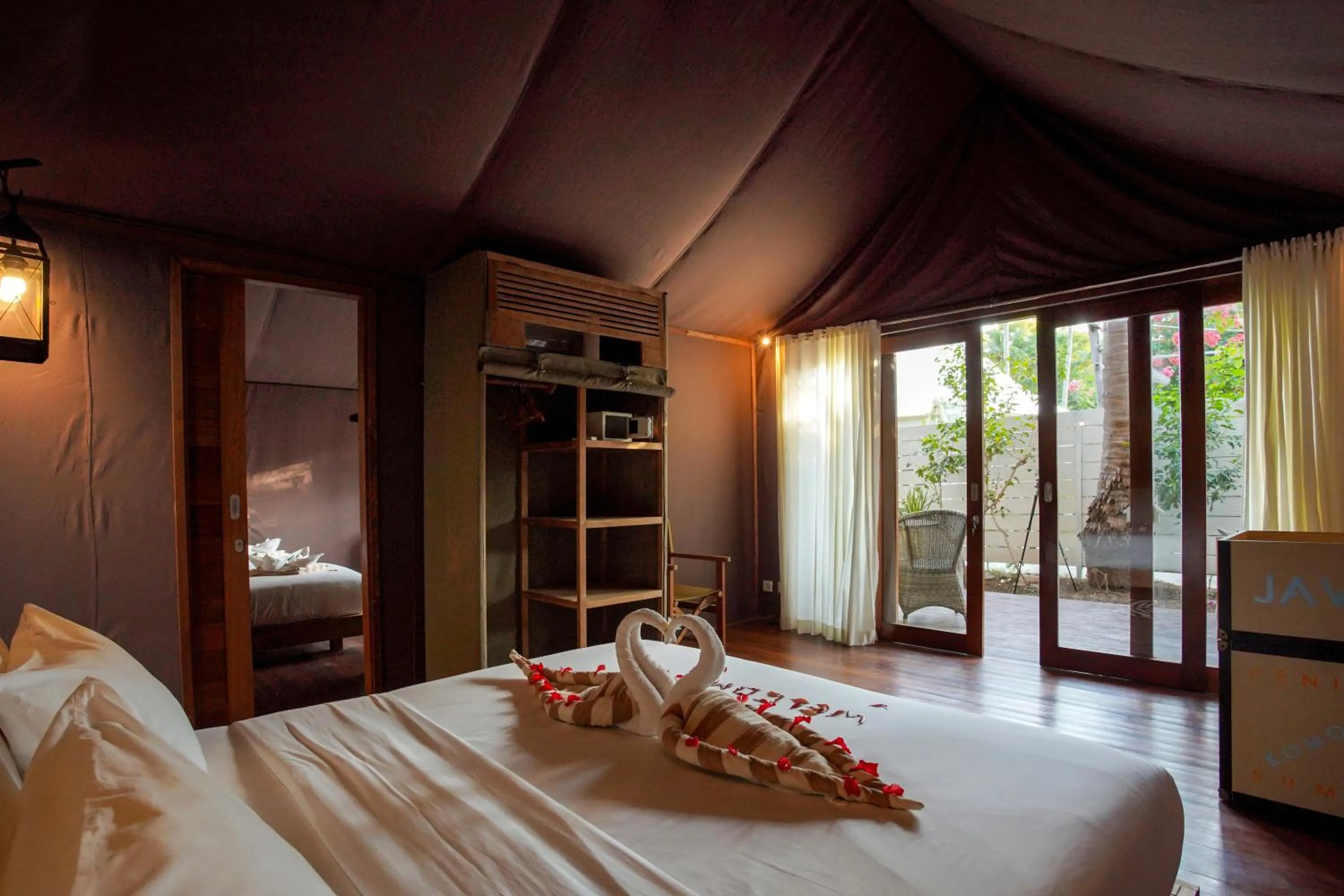 Photo of the whole room, Bed in Gili Tenda
