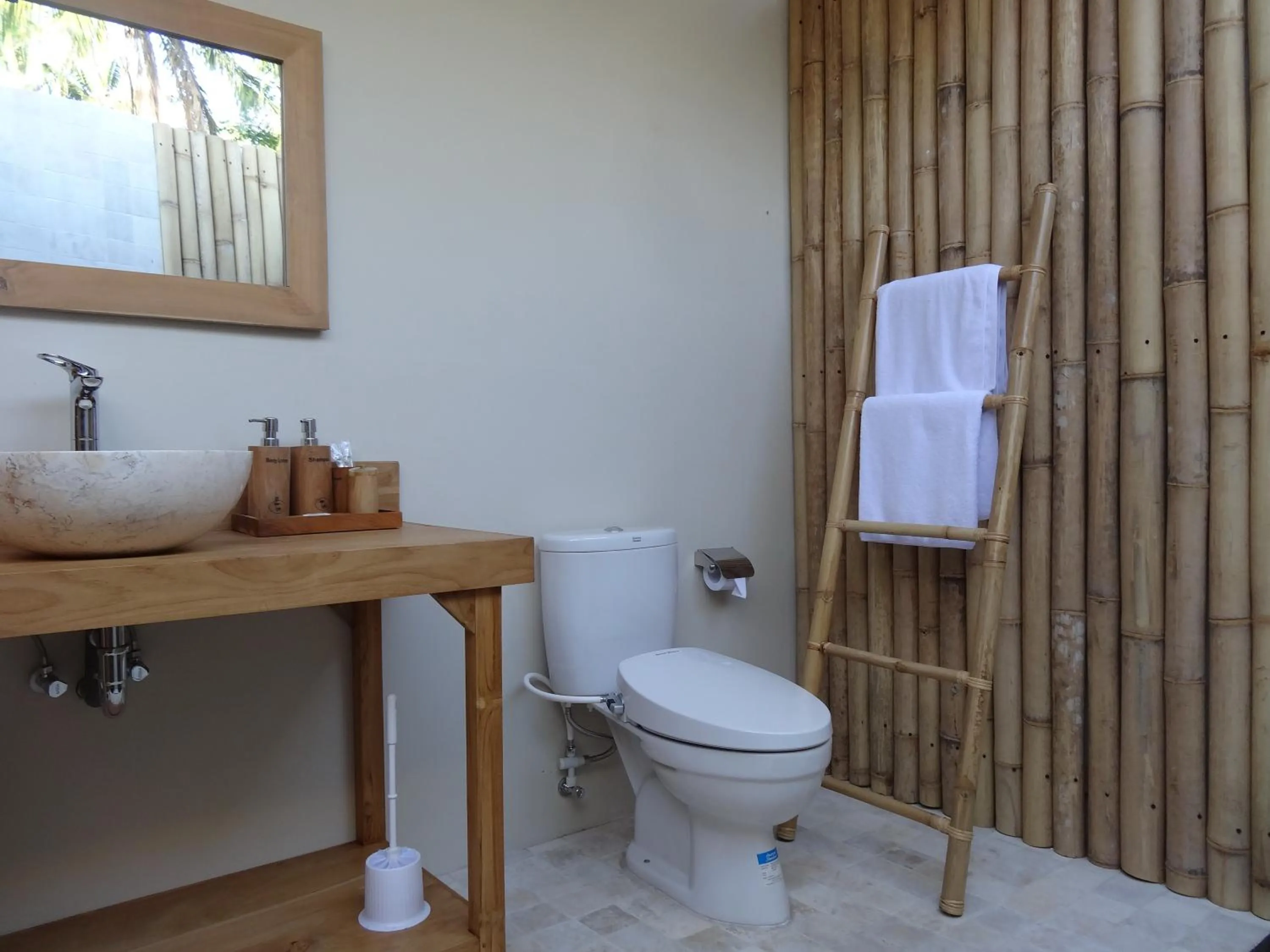 Toilet in Gili Tenda