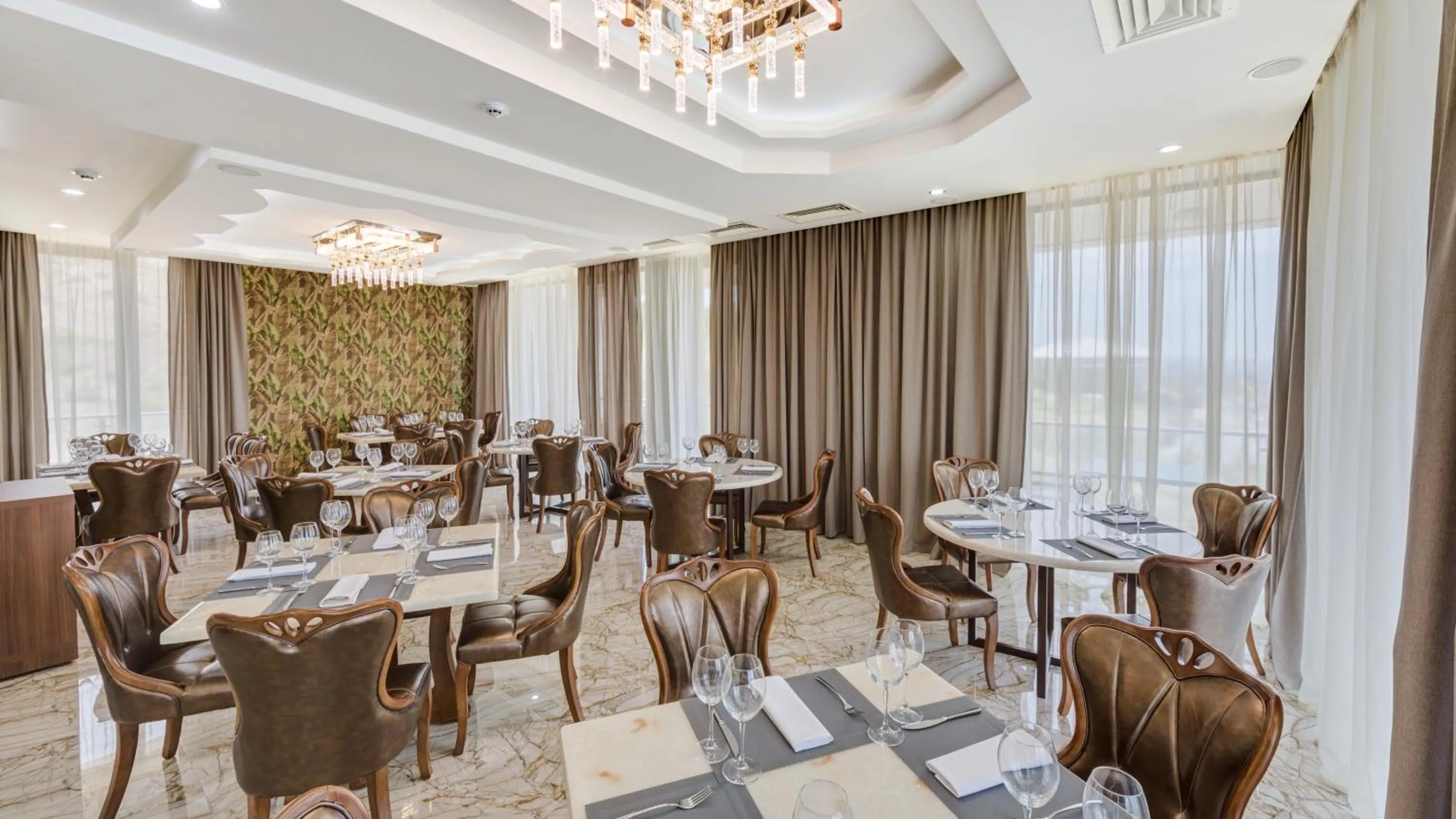 Restaurant/places to eat in Lisi Hills Hotel