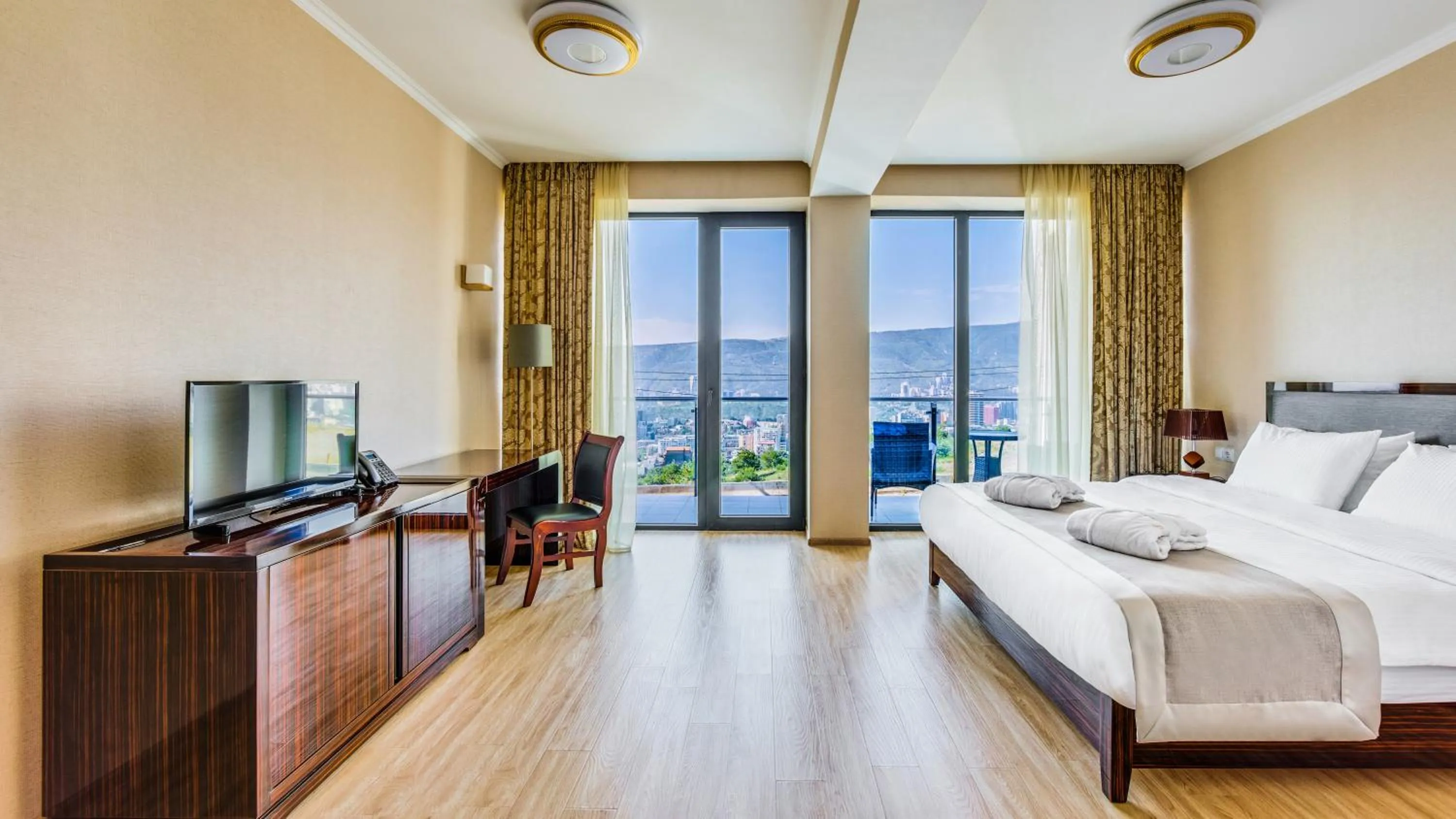 TV and multimedia, Bed in Lisi Hills Hotel