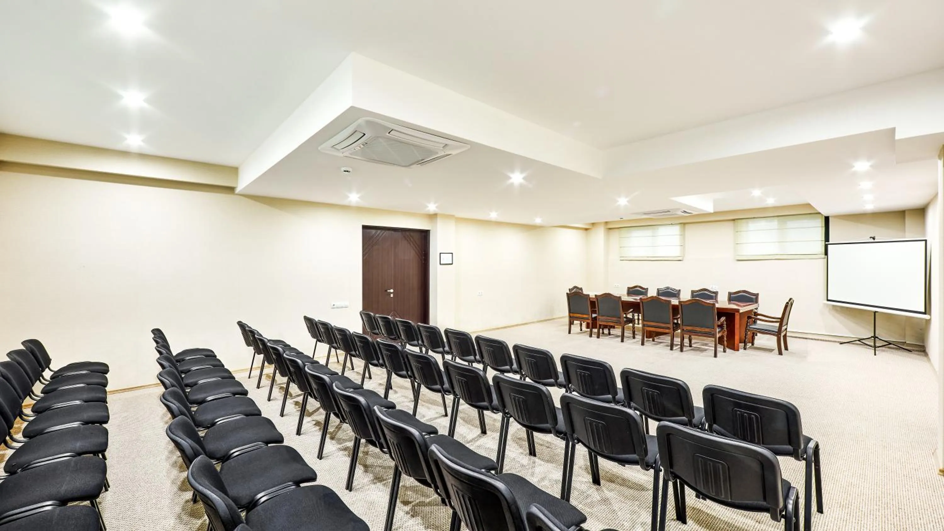 Business facilities in Lisi Hills Hotel