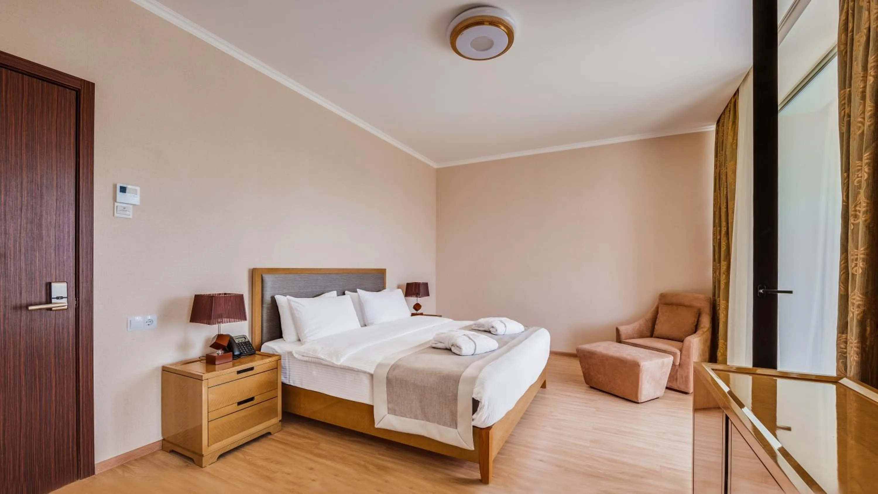 Bed in Lisi Hills Hotel