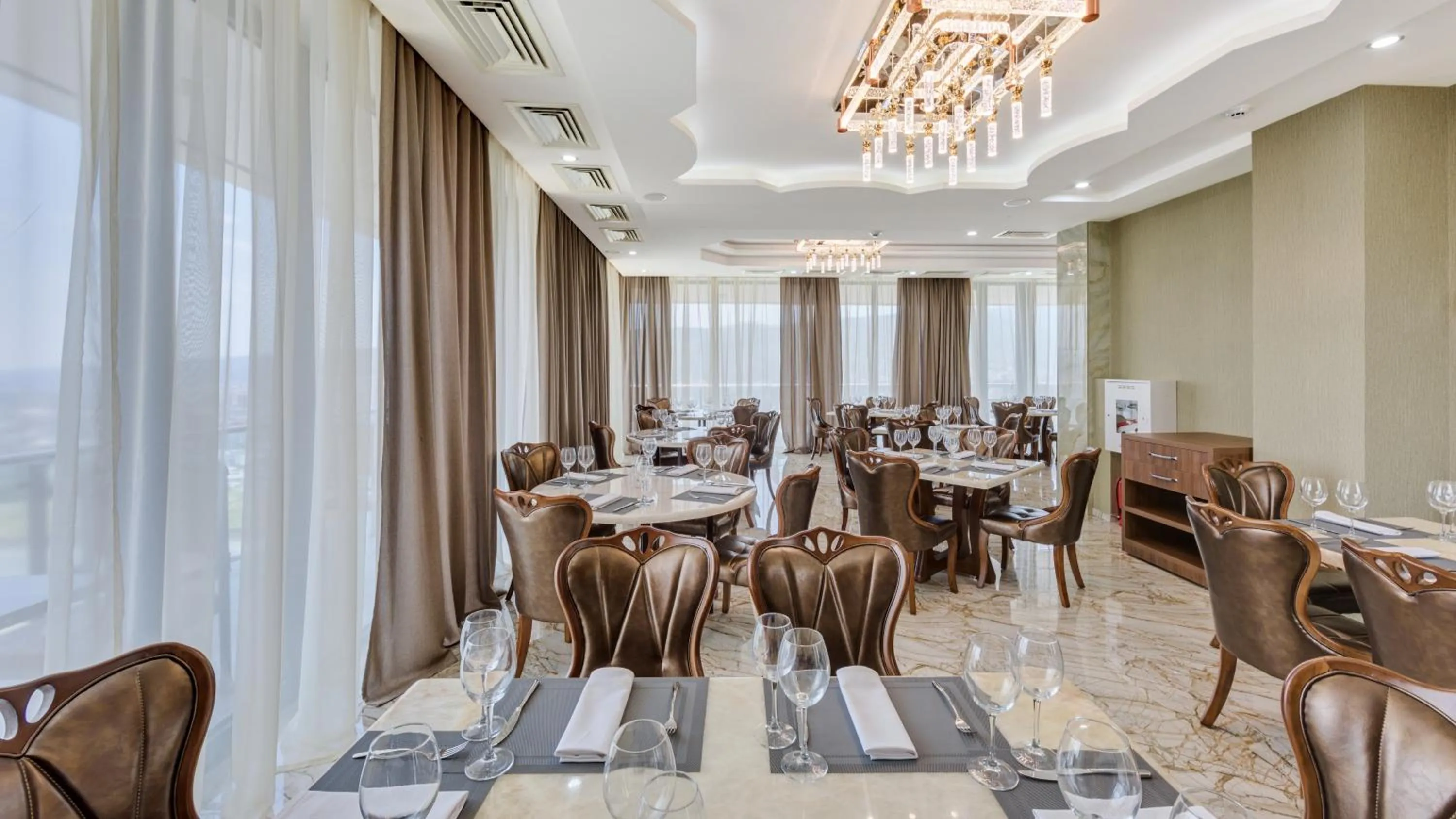 Restaurant/places to eat in Lisi Hills Hotel