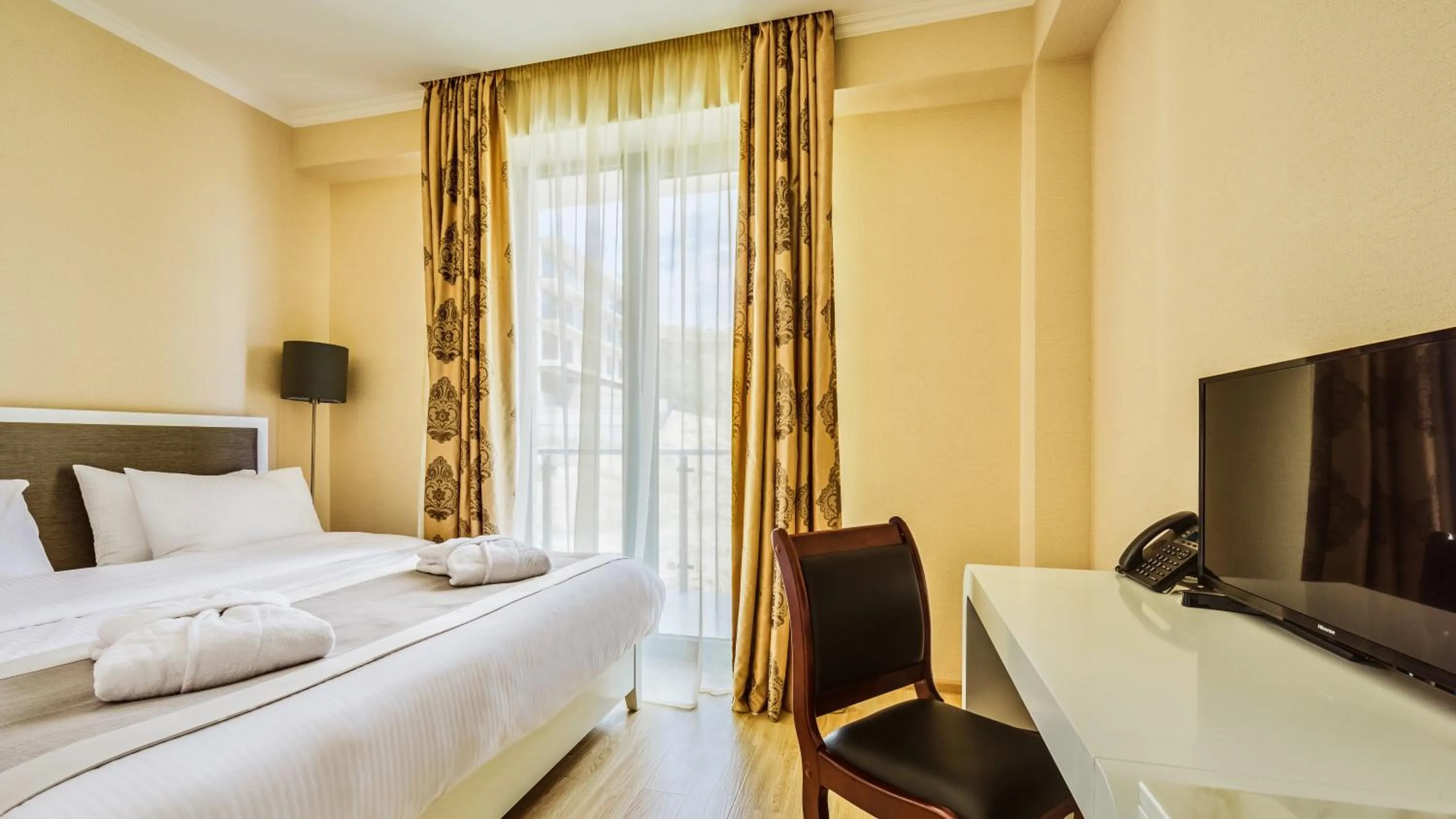 Bed in Lisi Hills Hotel