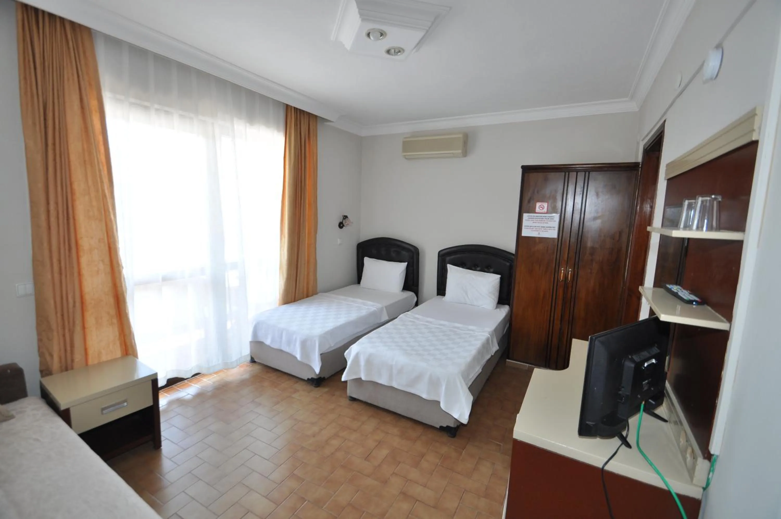 Bed in Defne & Zevkim Hotel