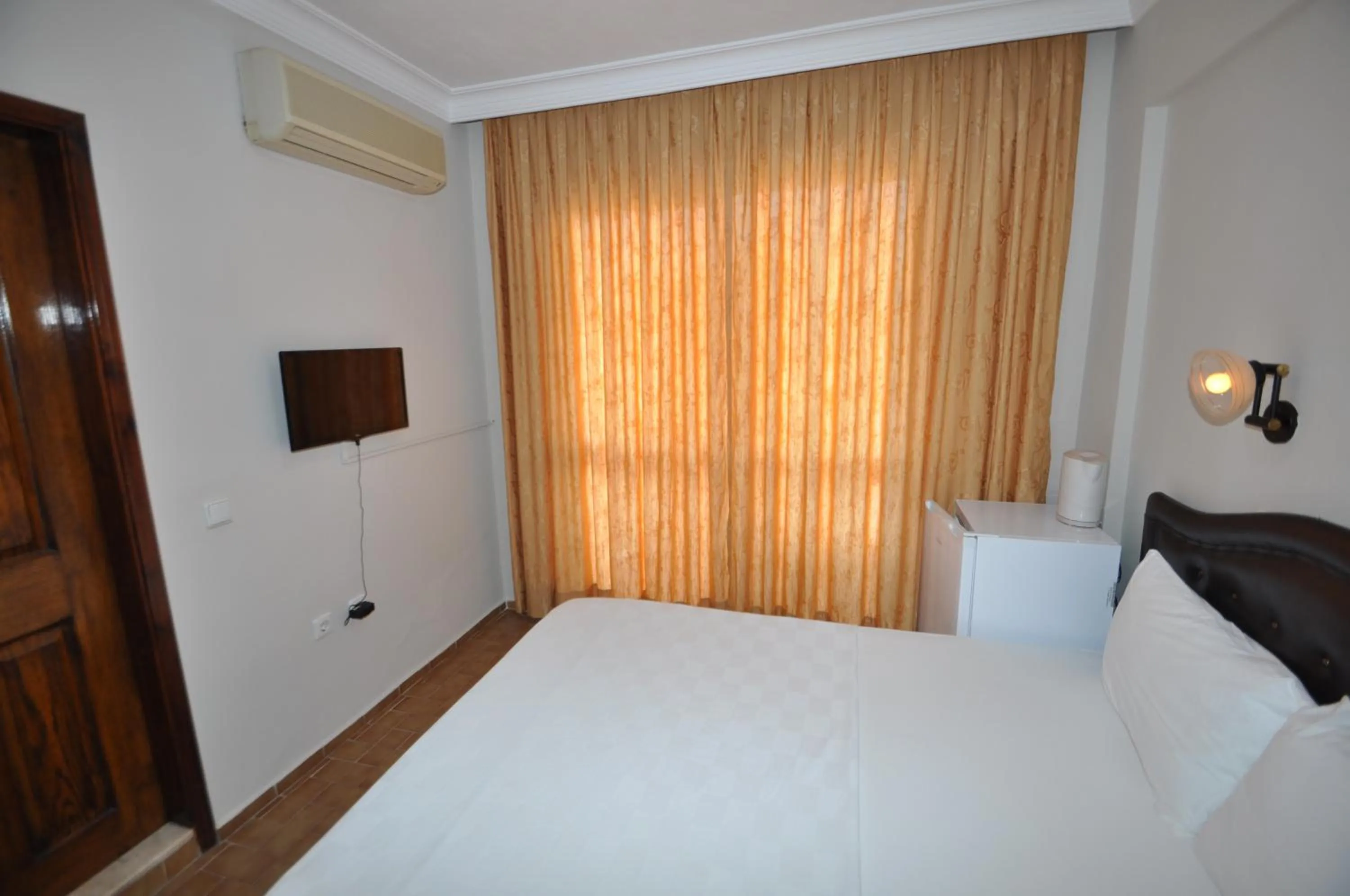 Bed in Defne & Zevkim Hotel