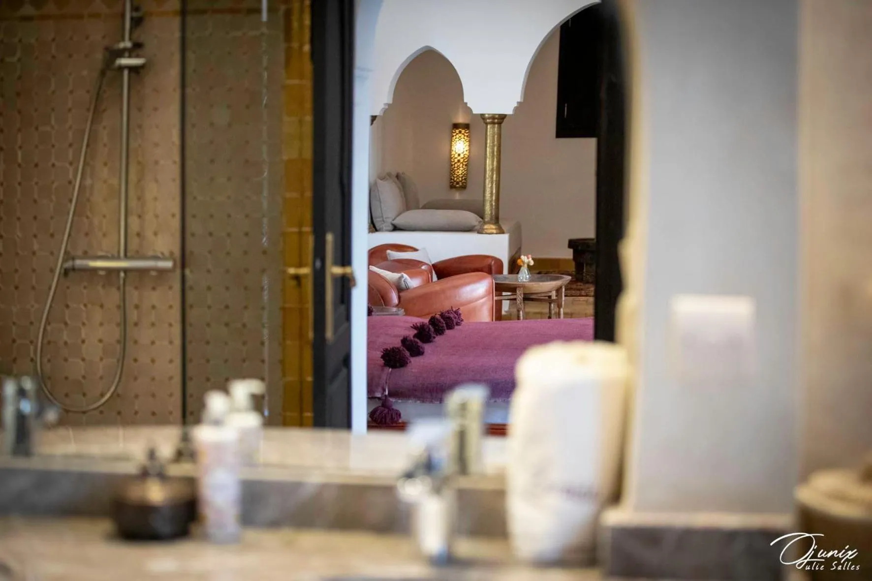 Bathroom, Bed in Riad Zoraida