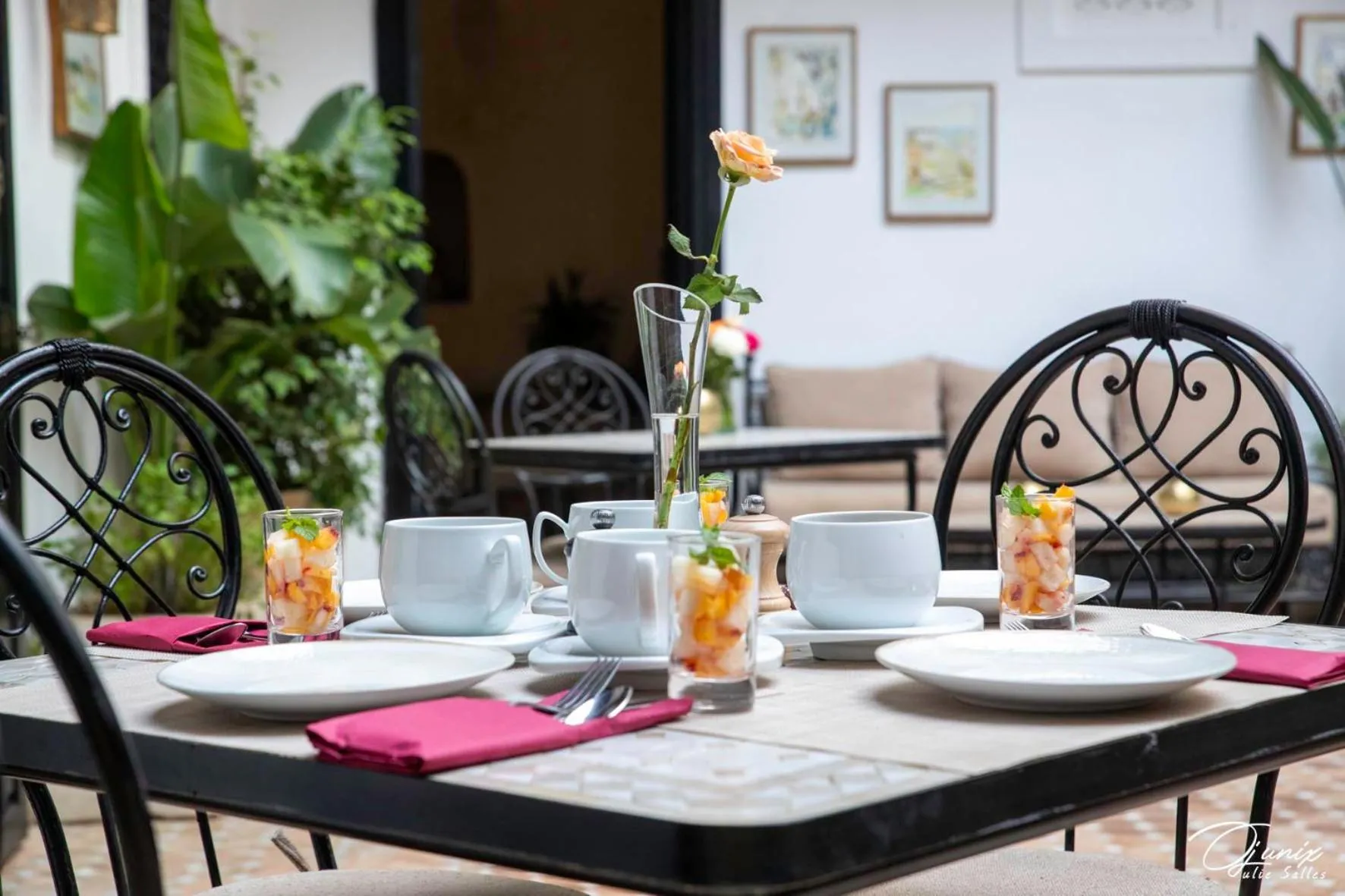 Restaurant/places to eat in Riad Zoraida