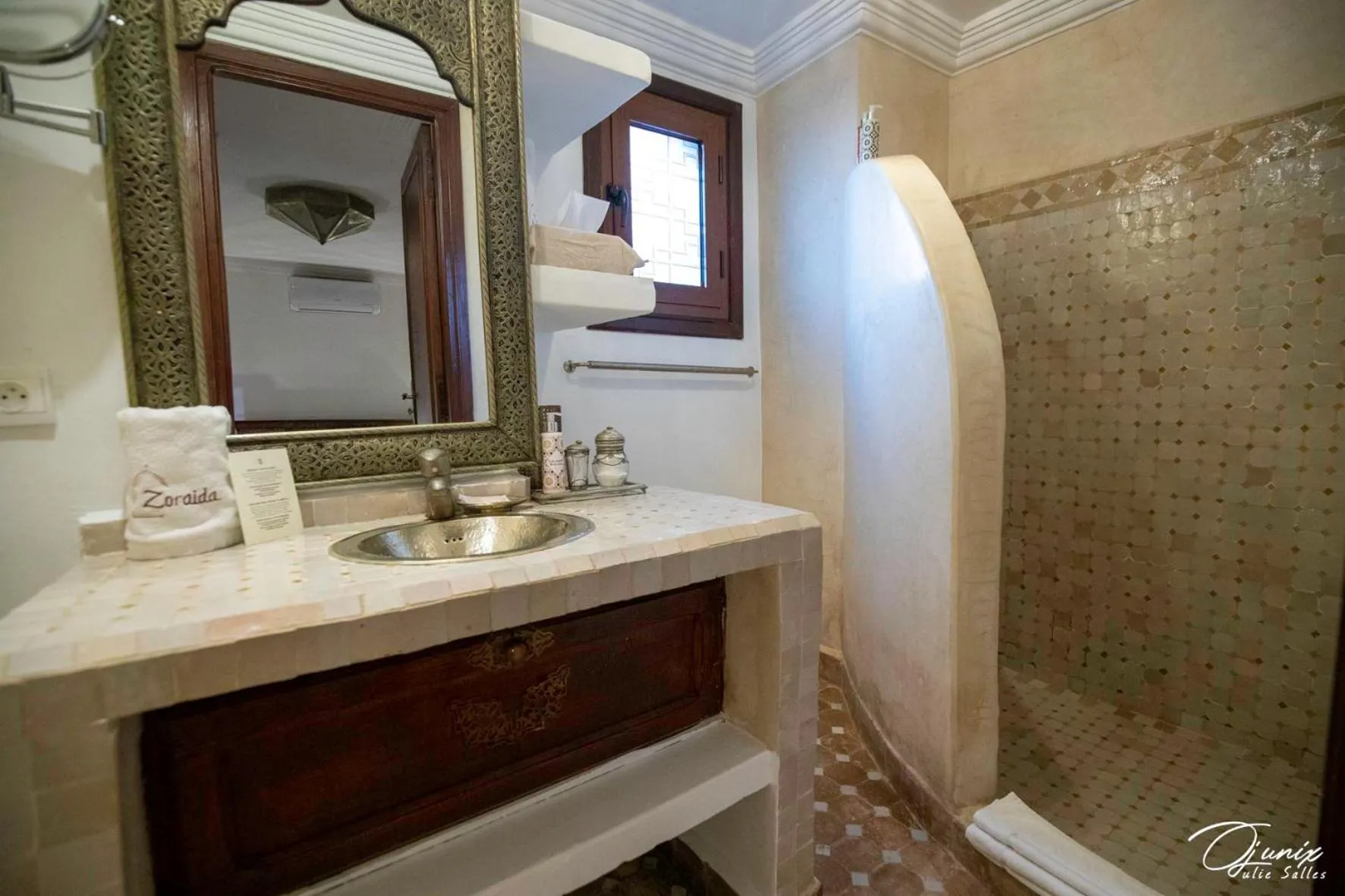Shower in Riad Zoraida