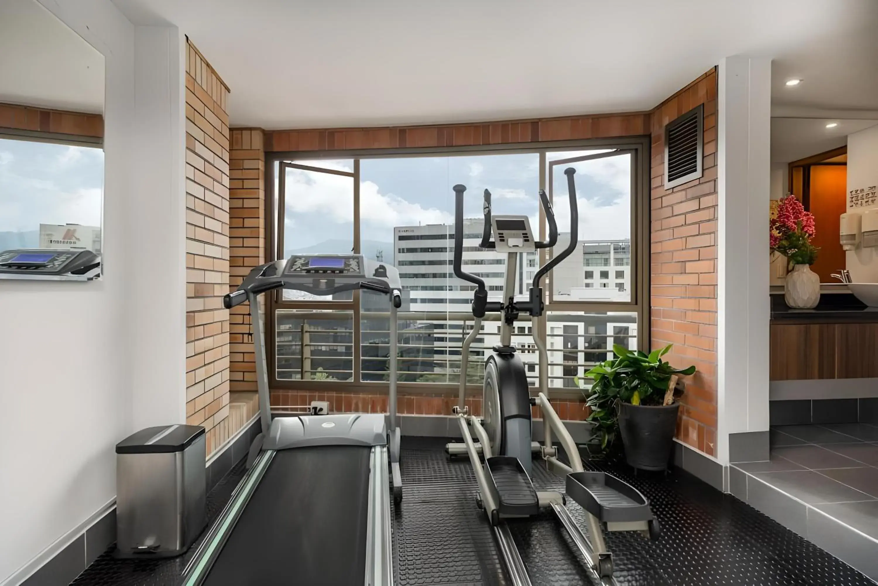 Fitness centre/facilities in Leblon Suites Hotel Milla de Oro Fitness centre/facilities in Leblon Suites Hotel Milla de Oro