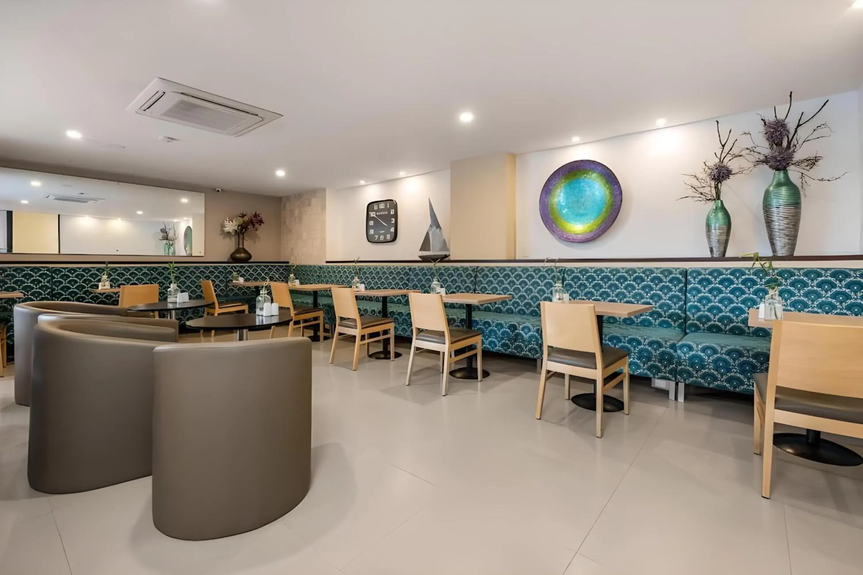 Restaurant/places to eat in Leblon Suites Hotel Milla de Oro Restaurant/places to eat in Leblon Suites Hotel Milla de Oro