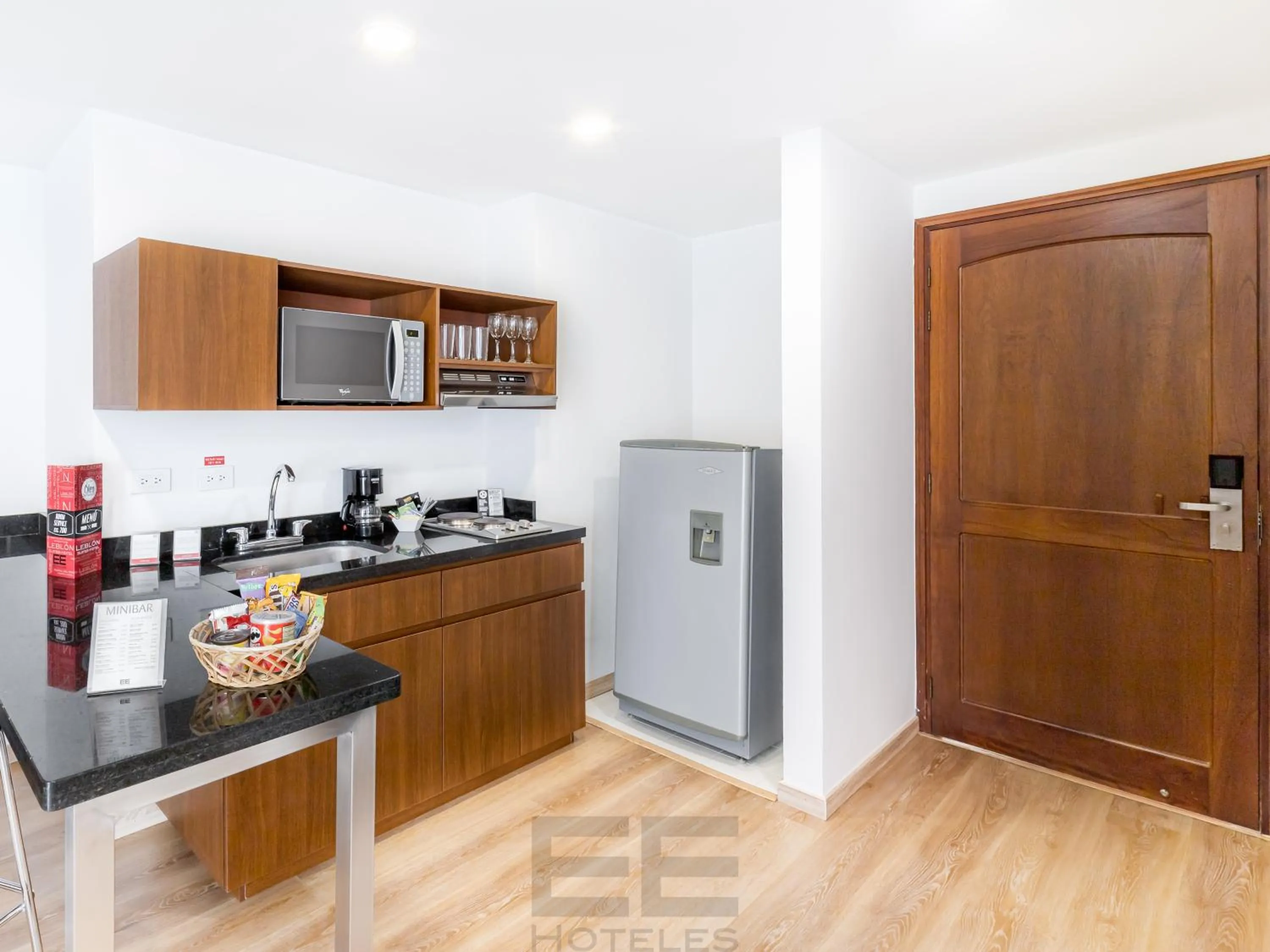 kitchen in Hotel Leblon Suites Milla de Oro