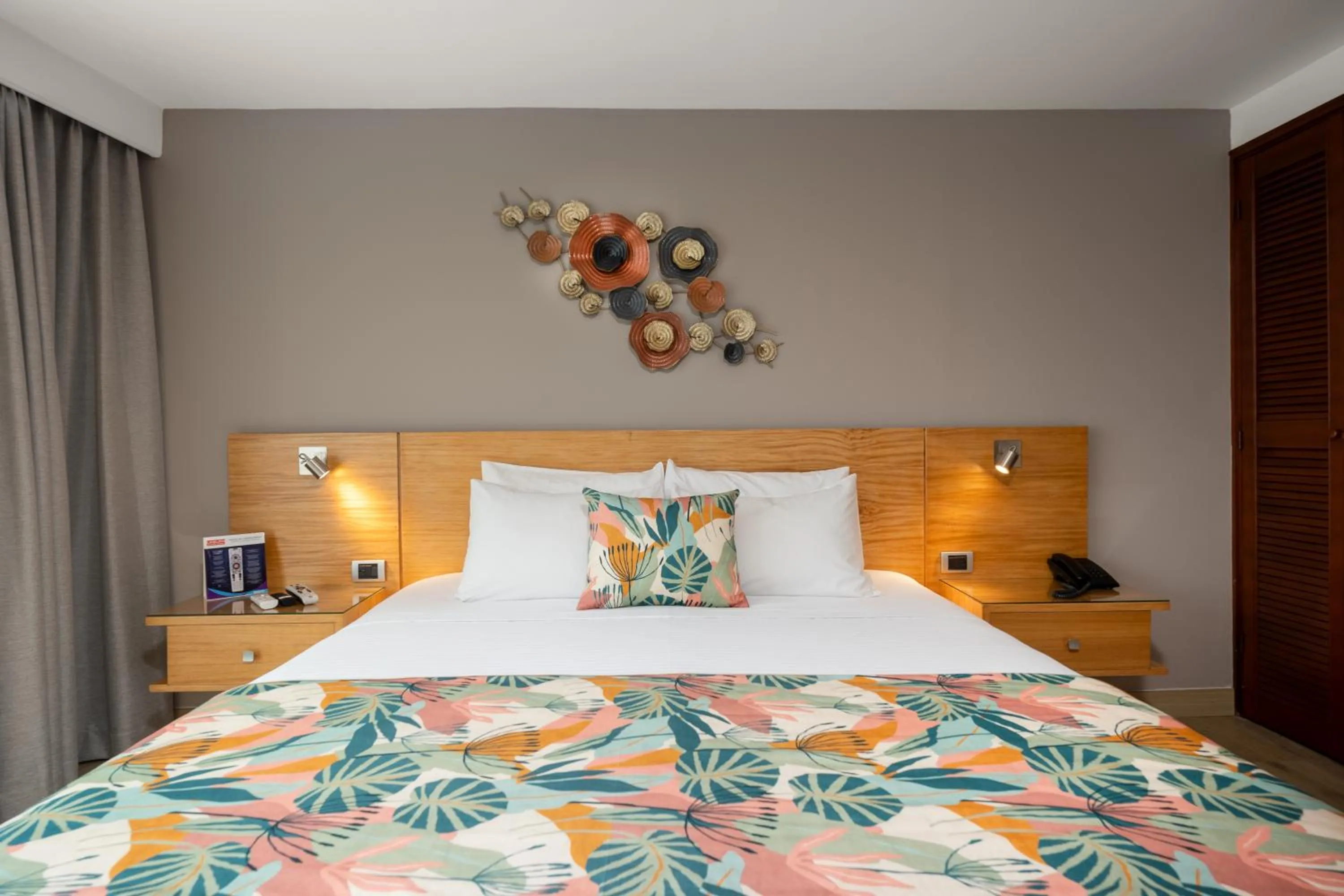 Bed in Hotel Leblon Suites Milla de Oro