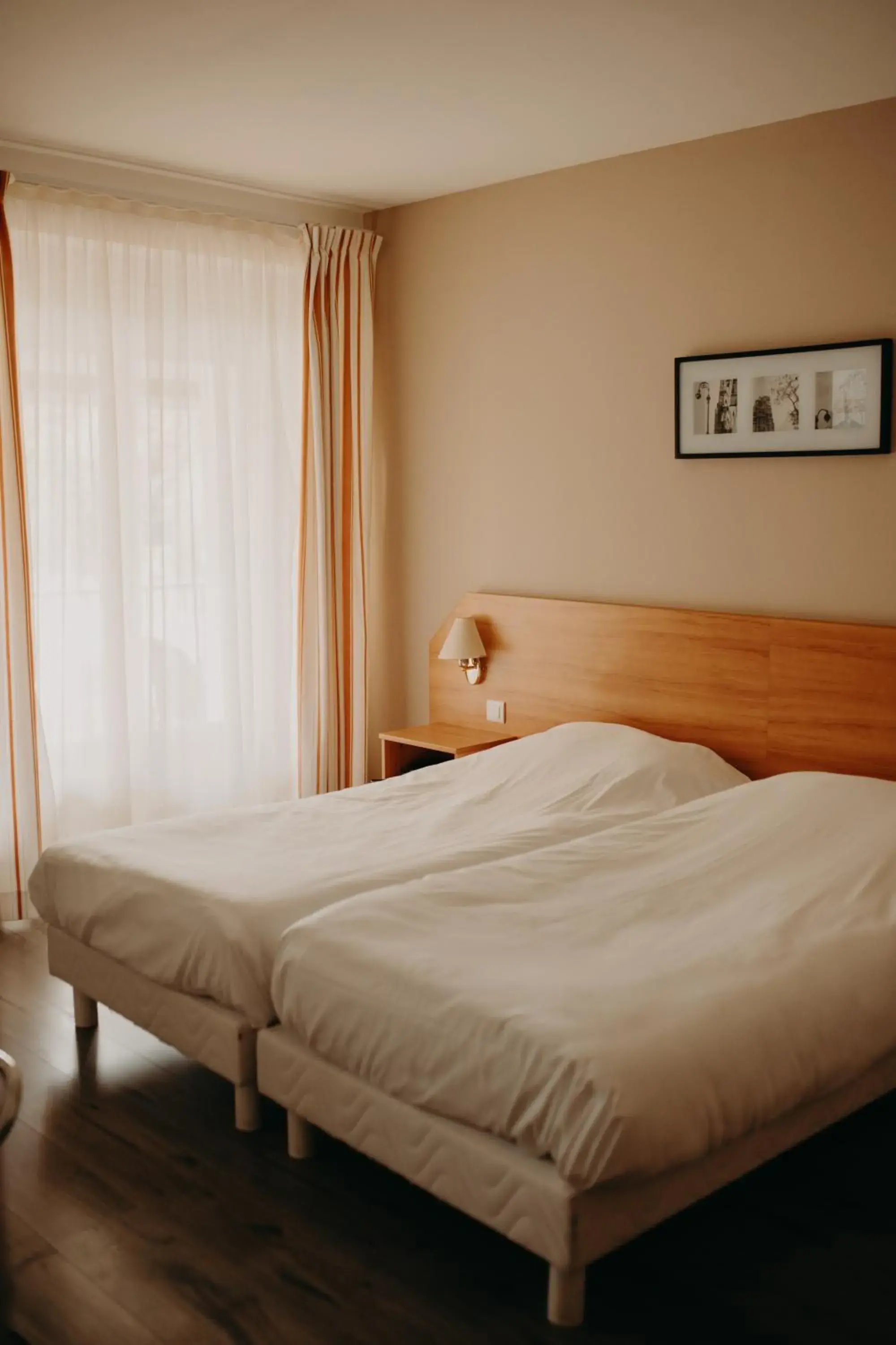 Standard Twin Pavilion Park View Room - single occupancy in Logis - Hotel Restaurant du Parc Standard Twin Pavilion Park View Room - single occupancy in Logis - Hotel Restaurant du Parc
