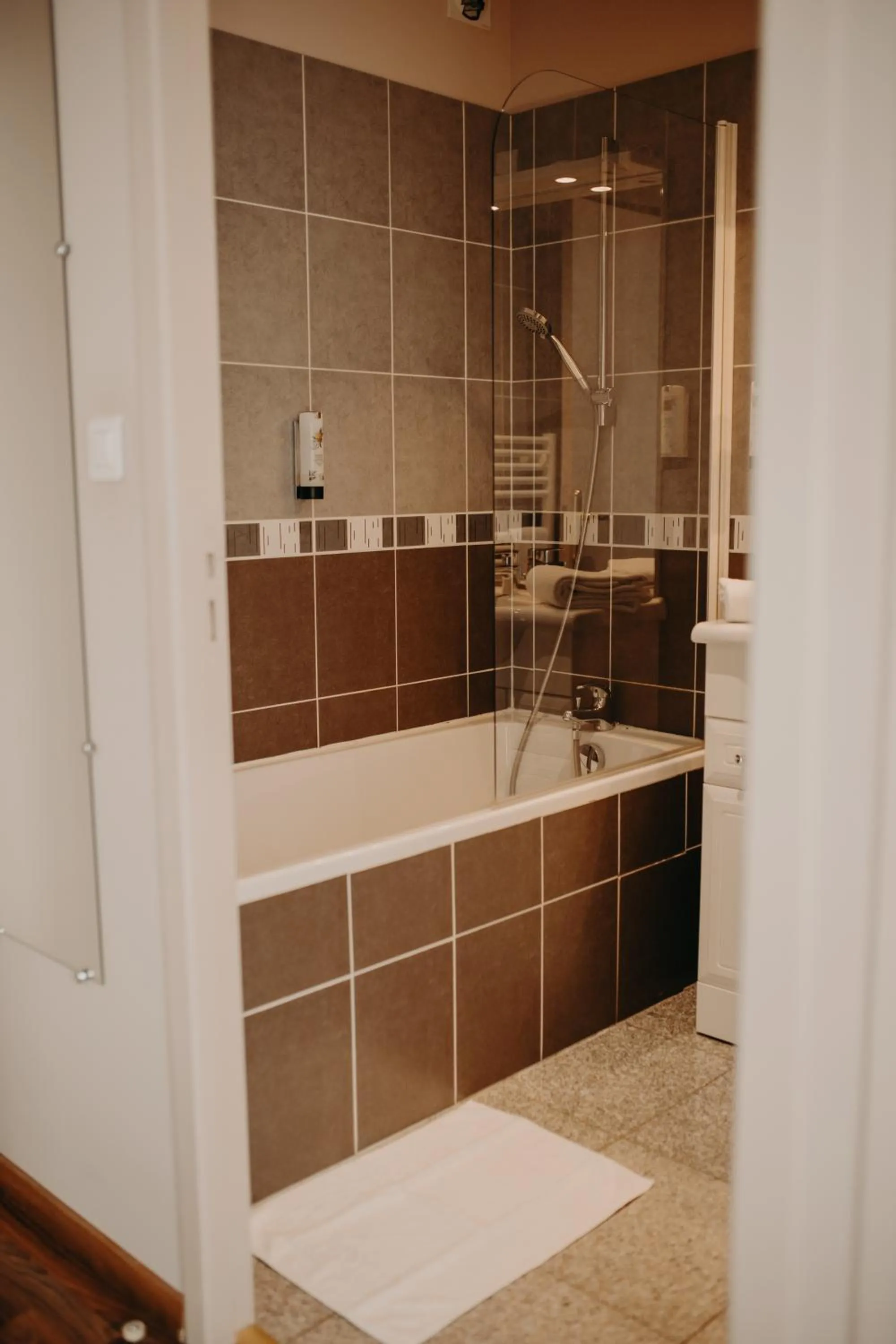 Bathroom in Logis - Hotel Restaurant du Parc