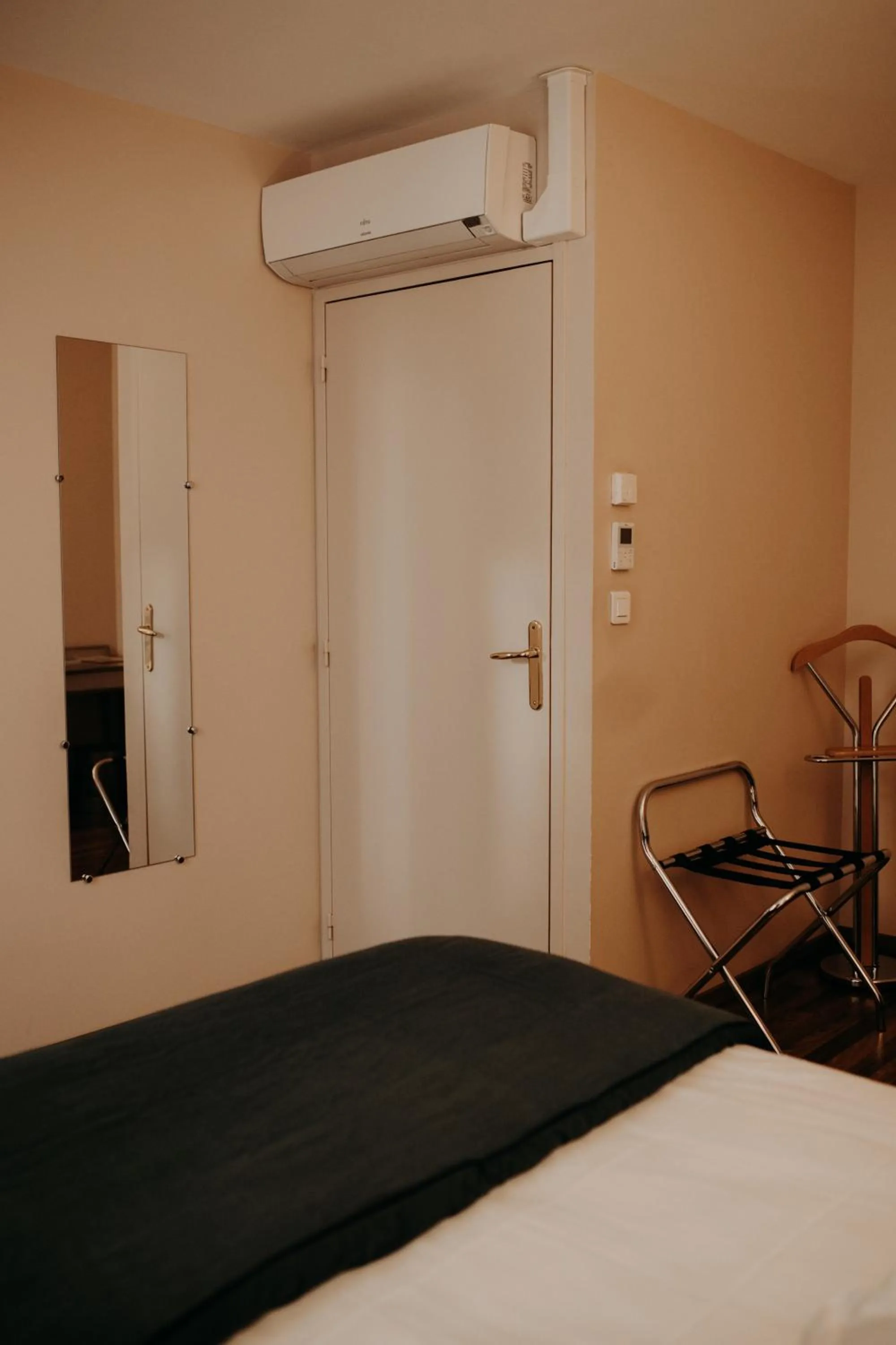 Photo of the whole room, Bed in Logis - Hotel Restaurant du Parc