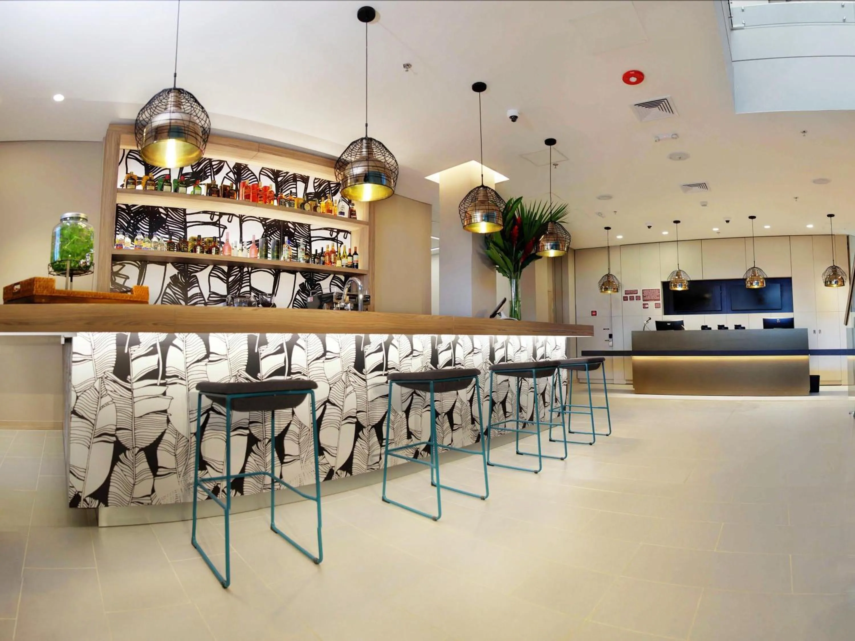 Lounge or bar in ibis Apartado