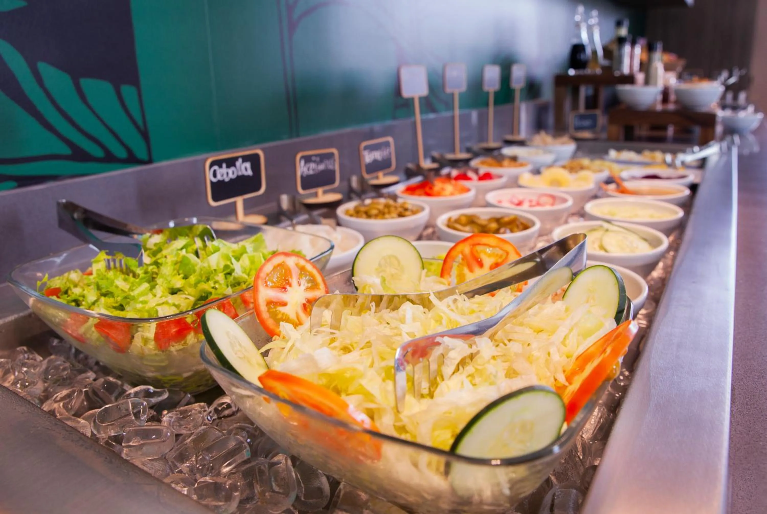 Restaurant/places to eat in ibis Apartado