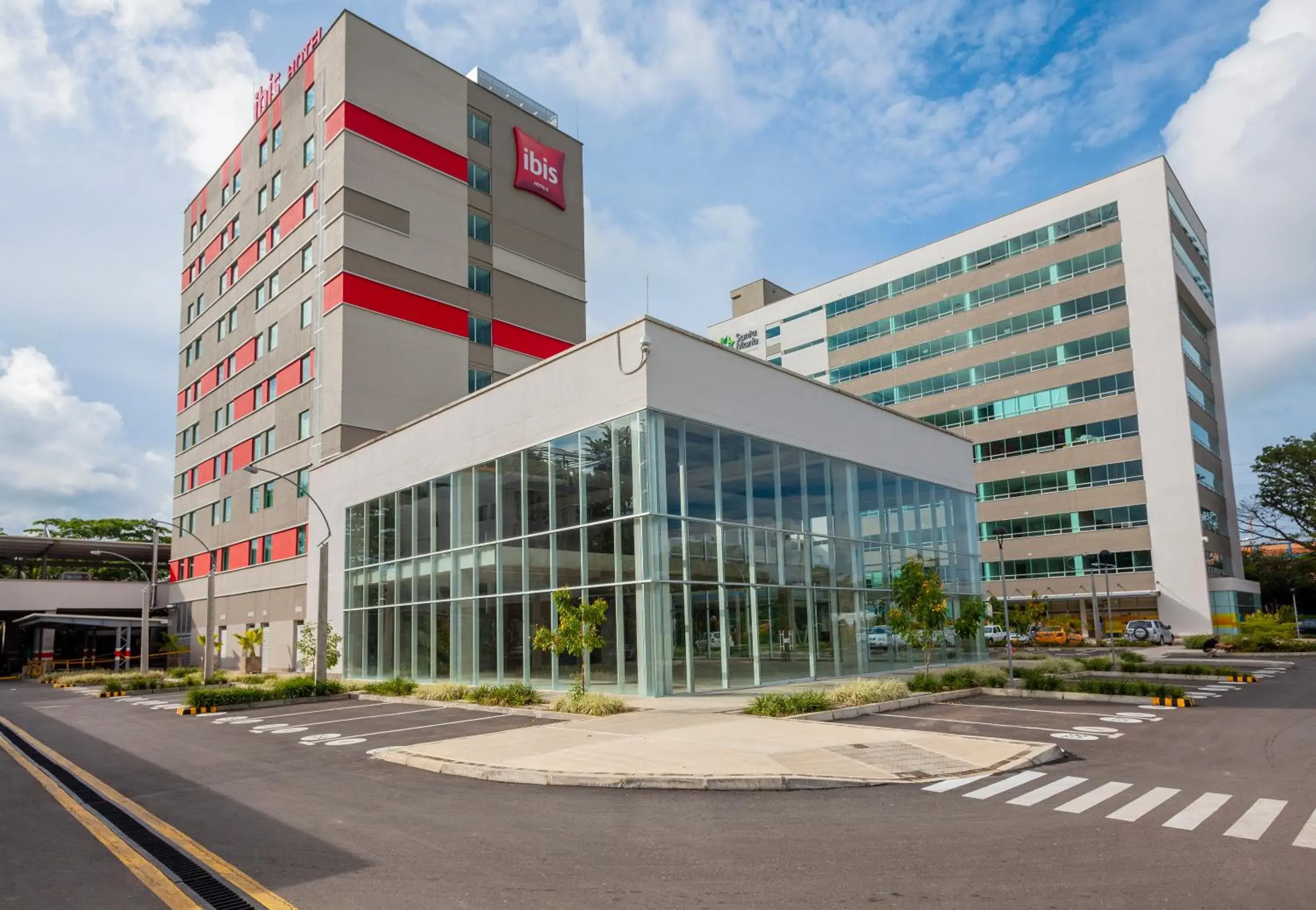 Property building in ibis Apartado Property building in ibis Apartado