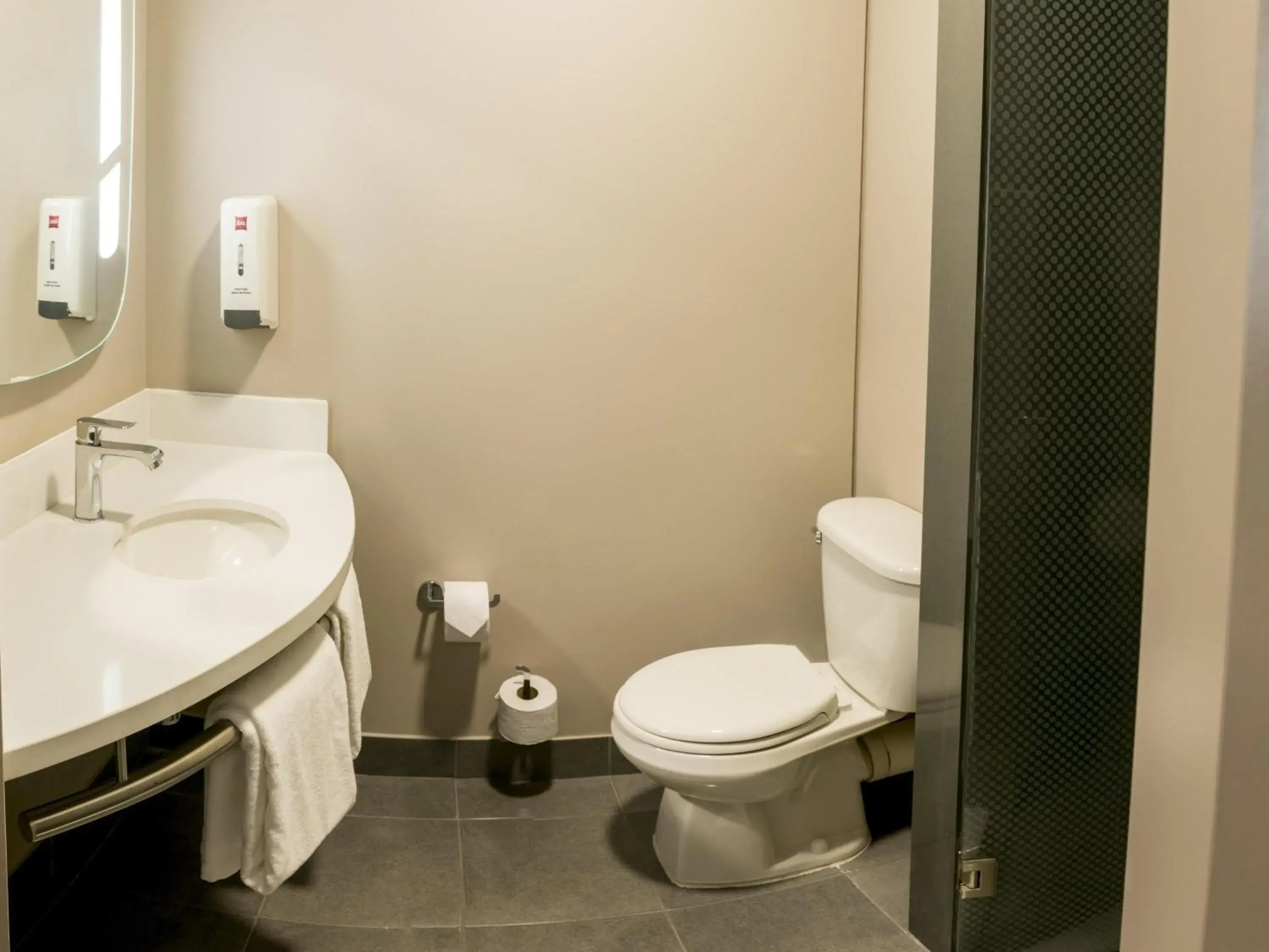 Bedroom in ibis Apartado Bedroom in ibis Apartado