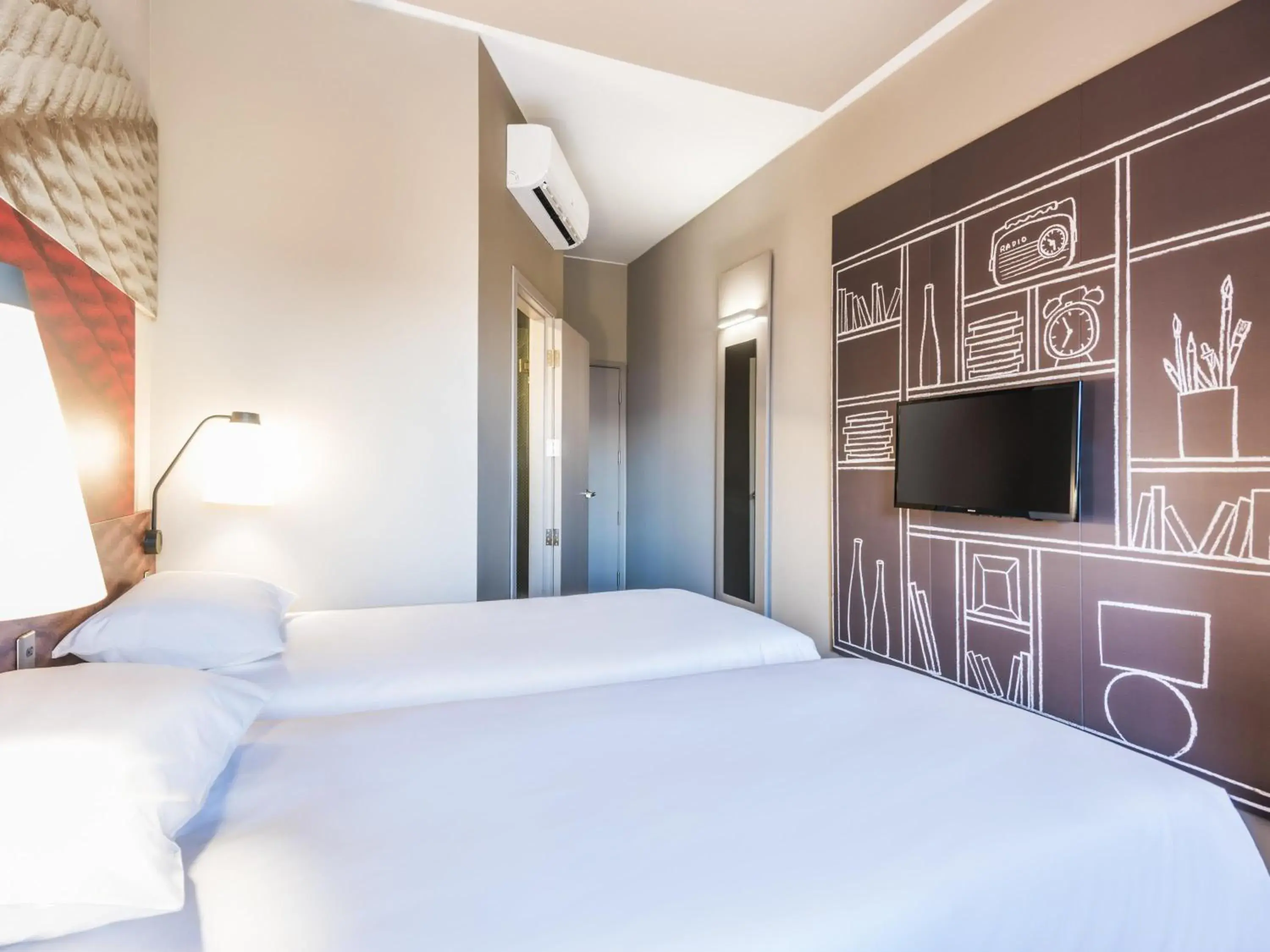 Standard Twin Room in ibis Apartado Standard Twin Room in ibis Apartado