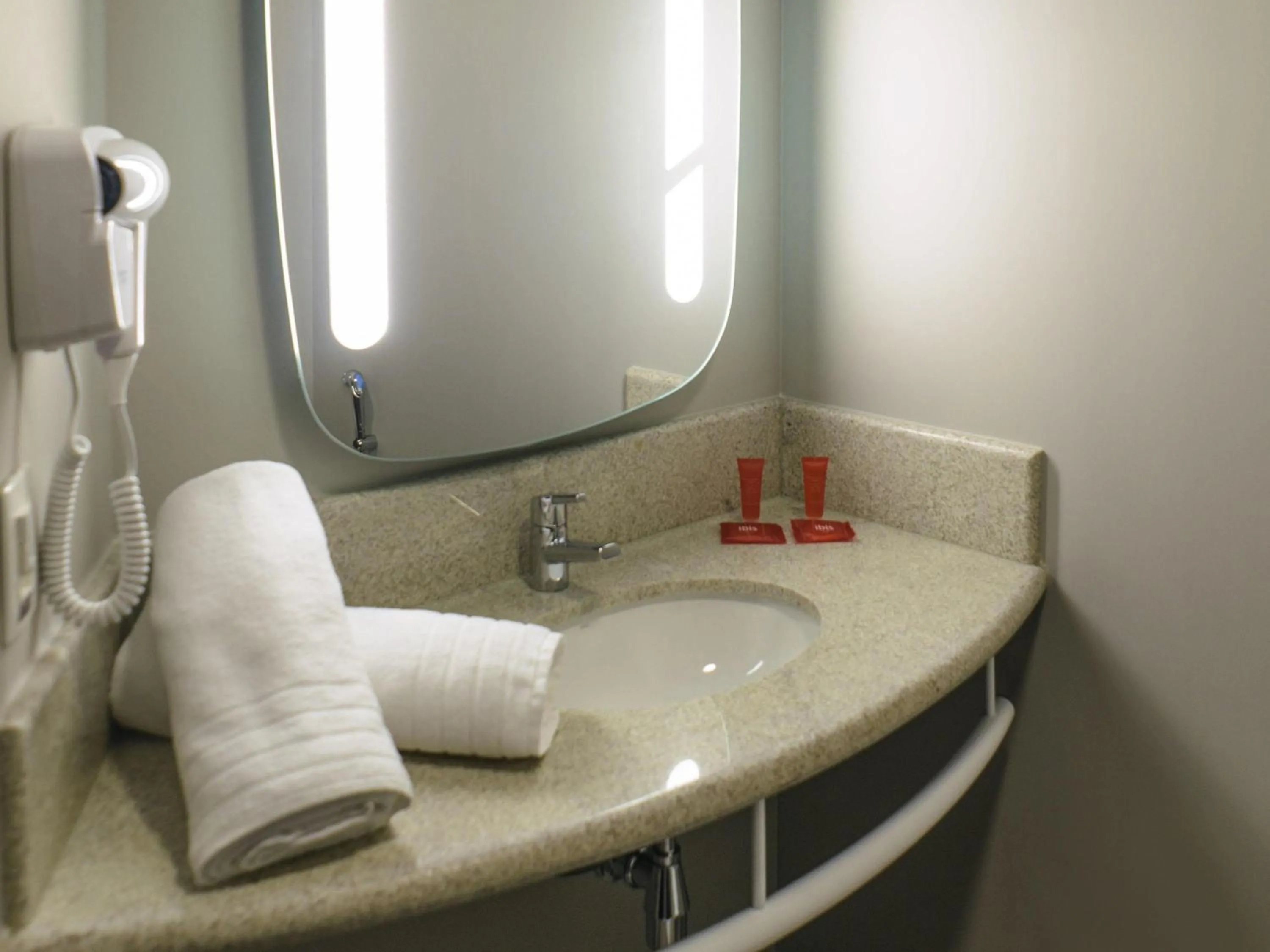 Bedroom in ibis Itatiba