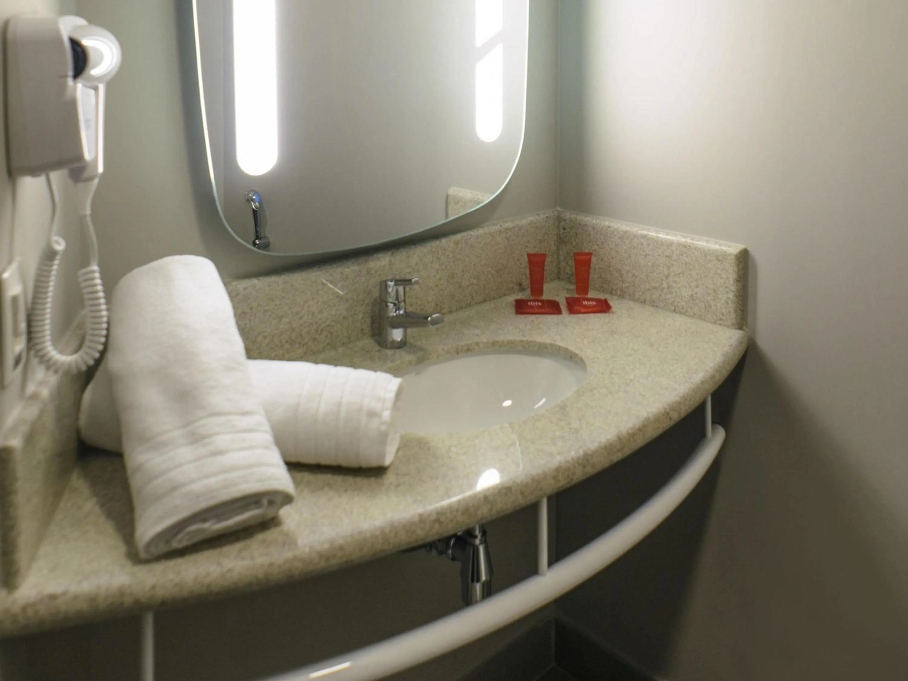 Bedroom in ibis Itatiba