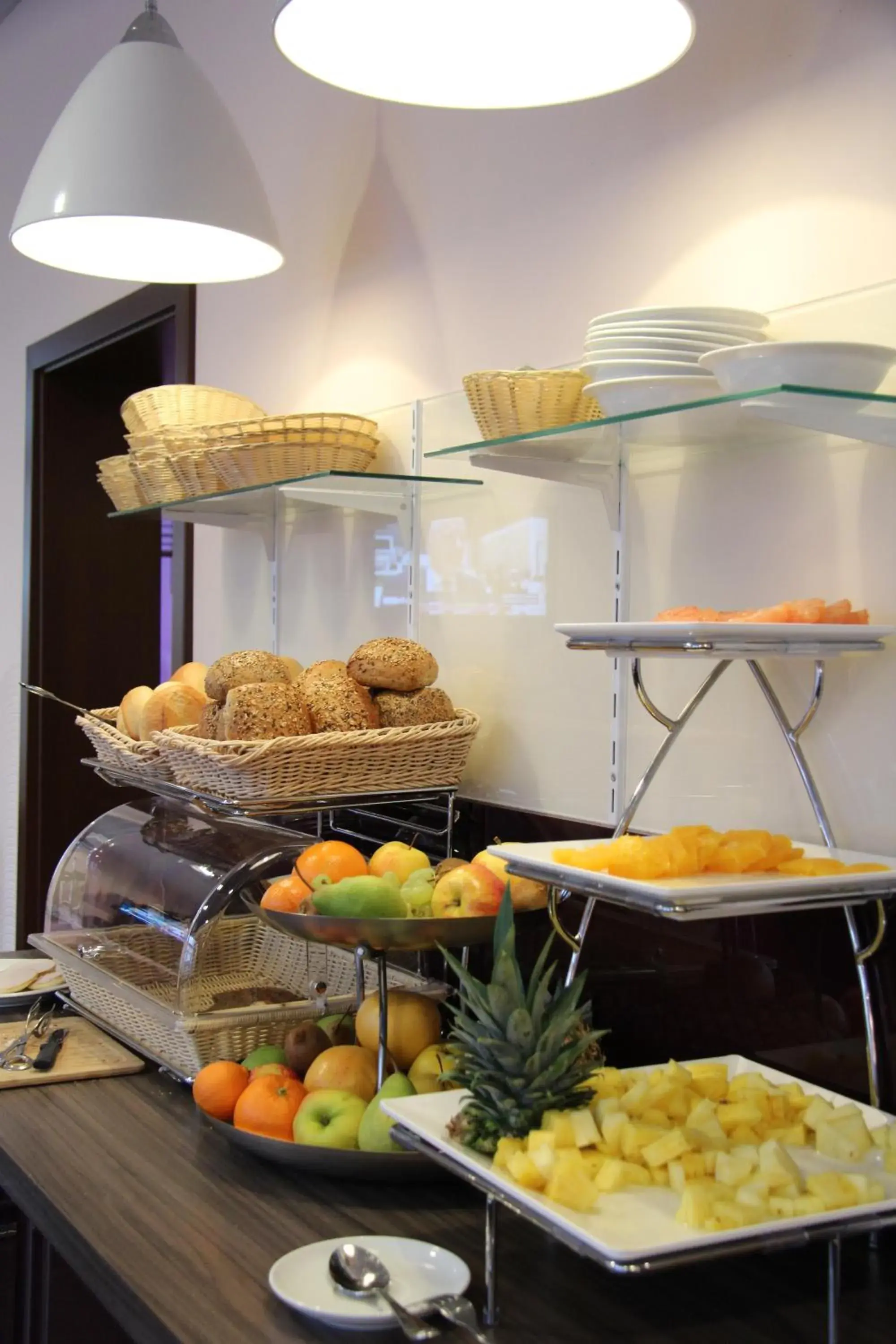 Food and drinks in Adena Hotel Food and drinks in Adena Hotel