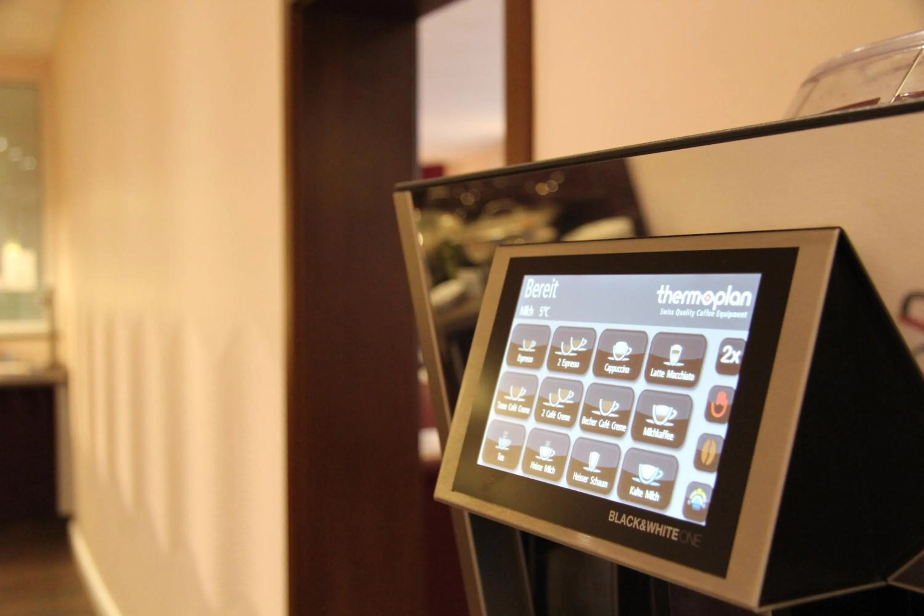 Food and drinks in Adena Hotel