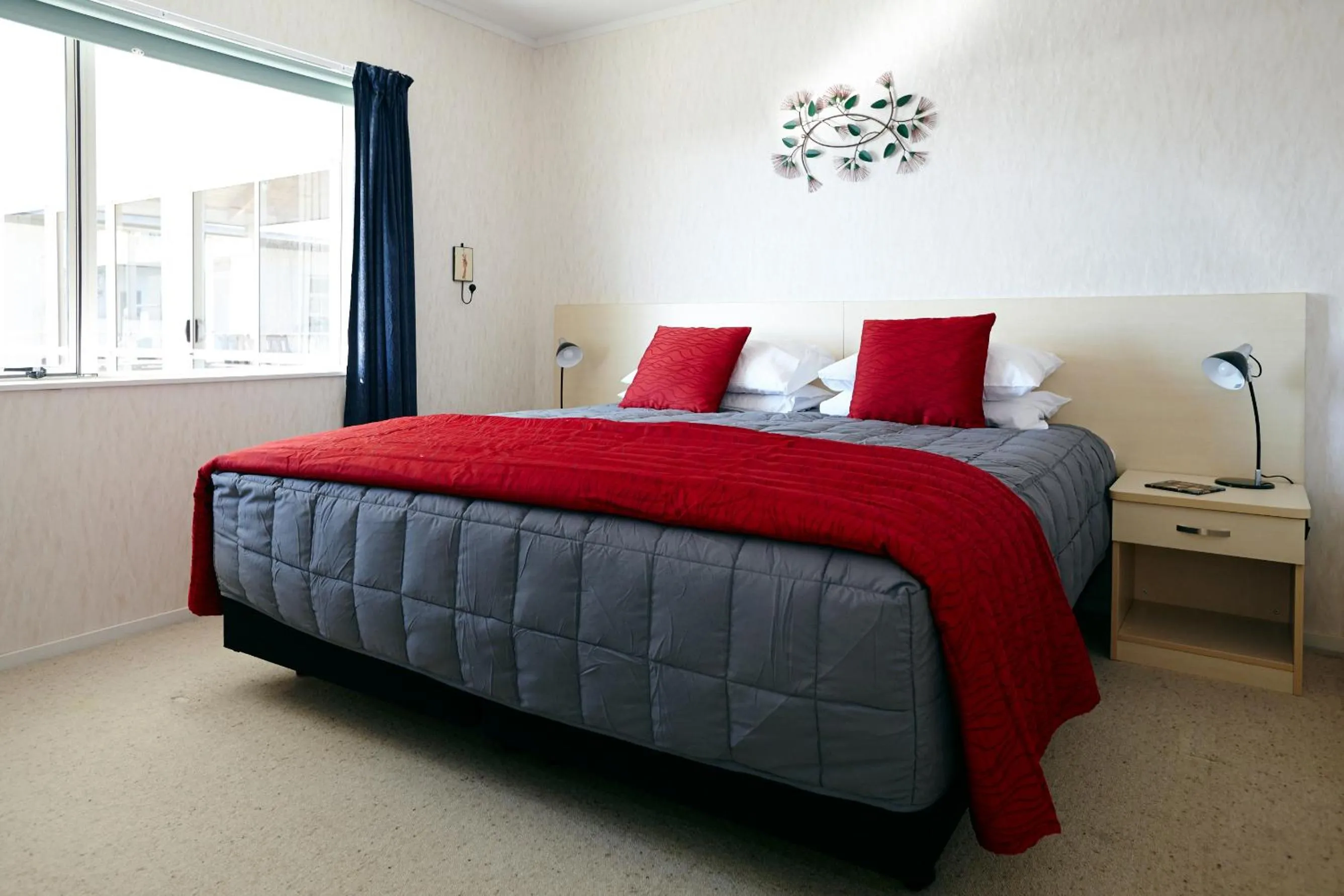 Bed in Paihia Apartments