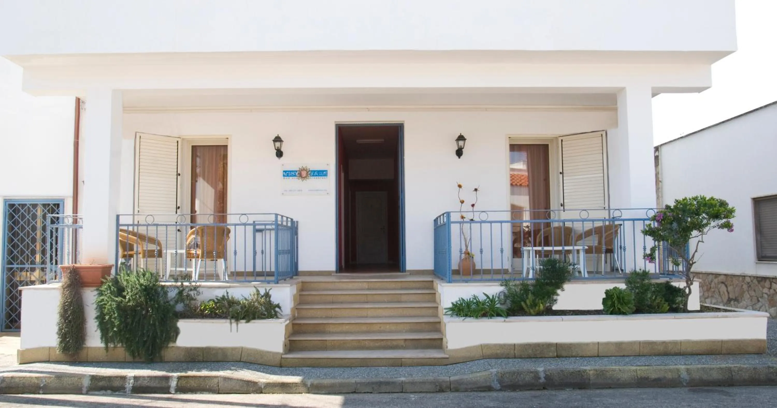 Facade/entrance in Vistamare