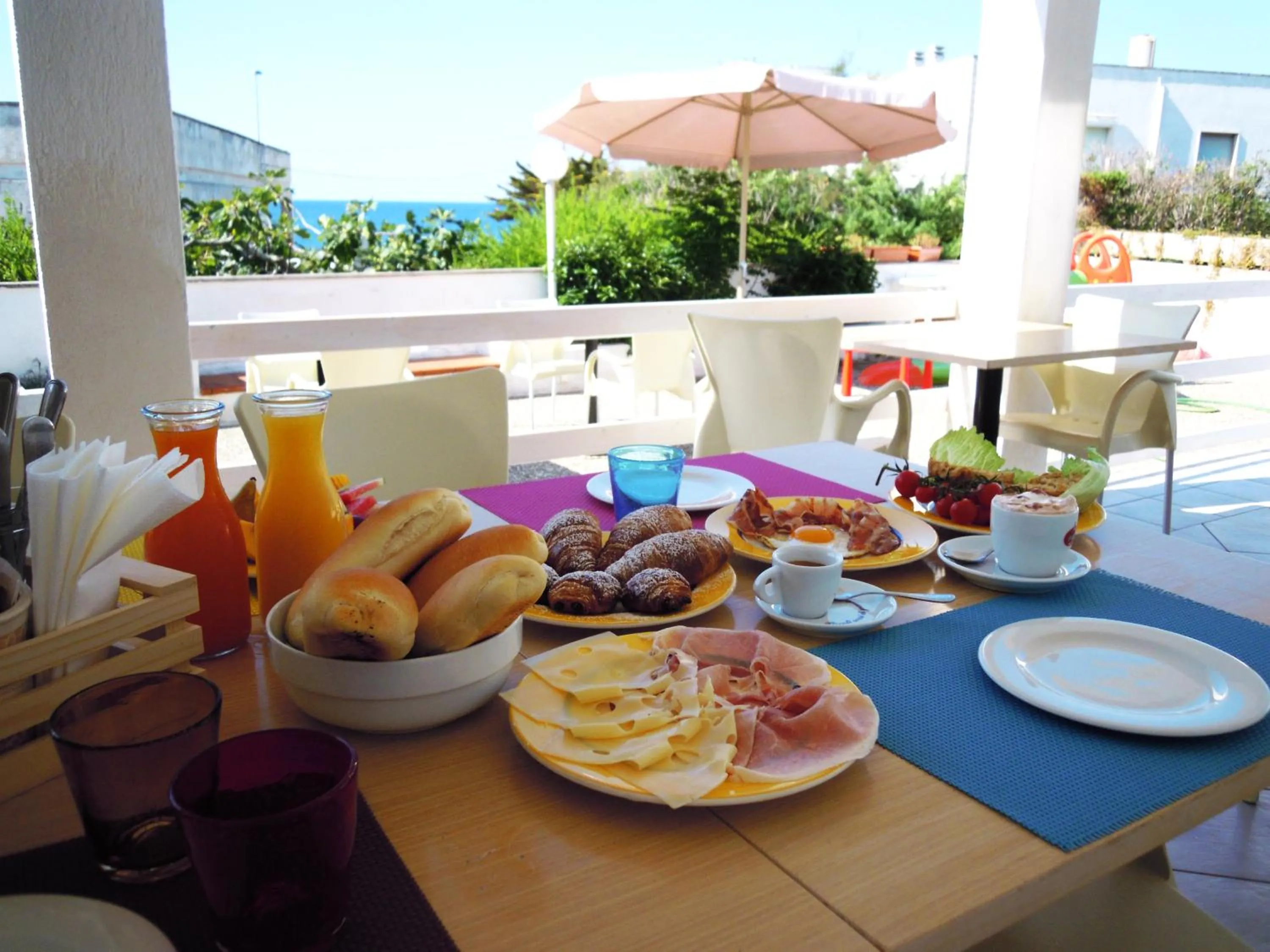 Continental breakfast in Vistamare