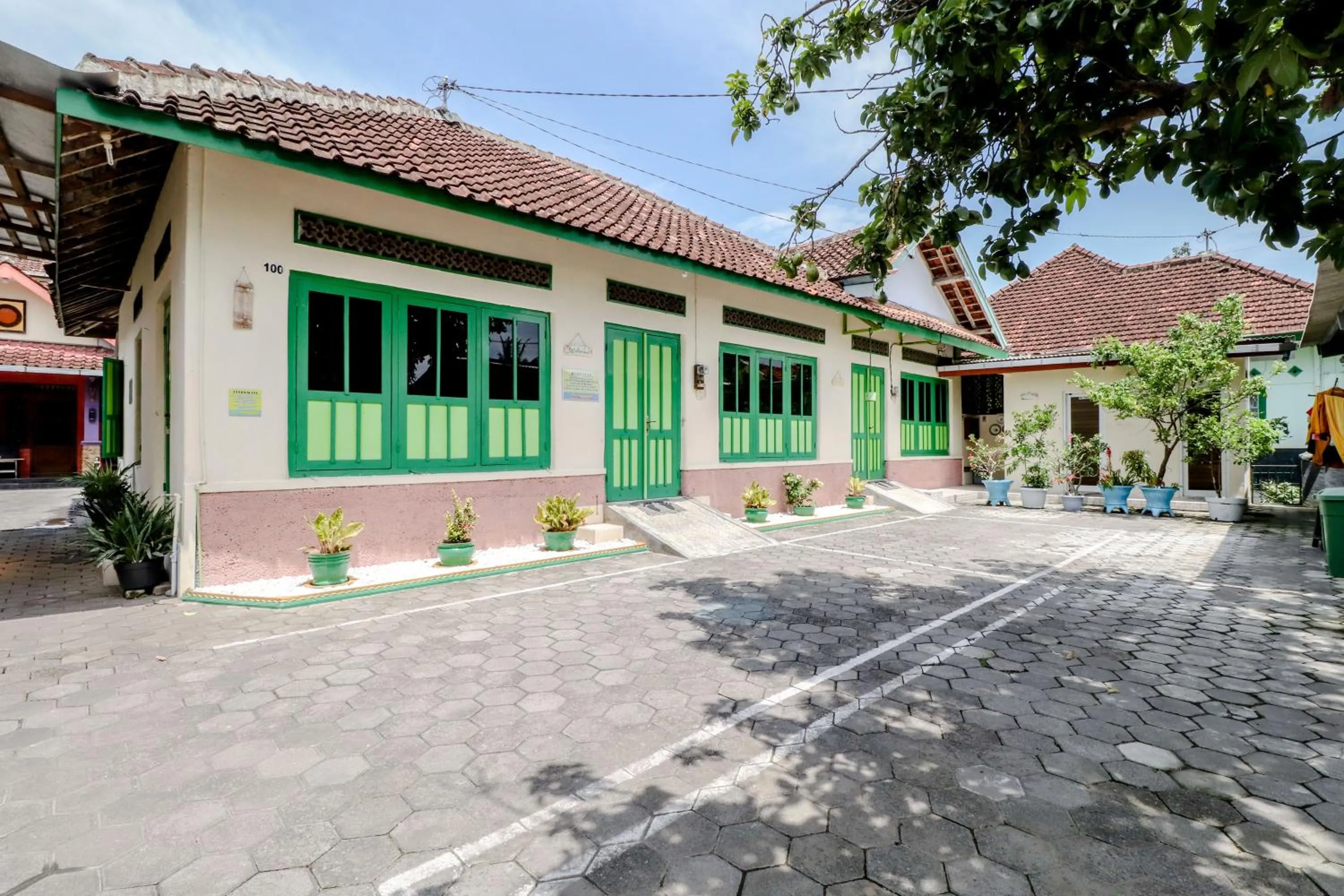 Property building in Bahagia Sederhana Homestay