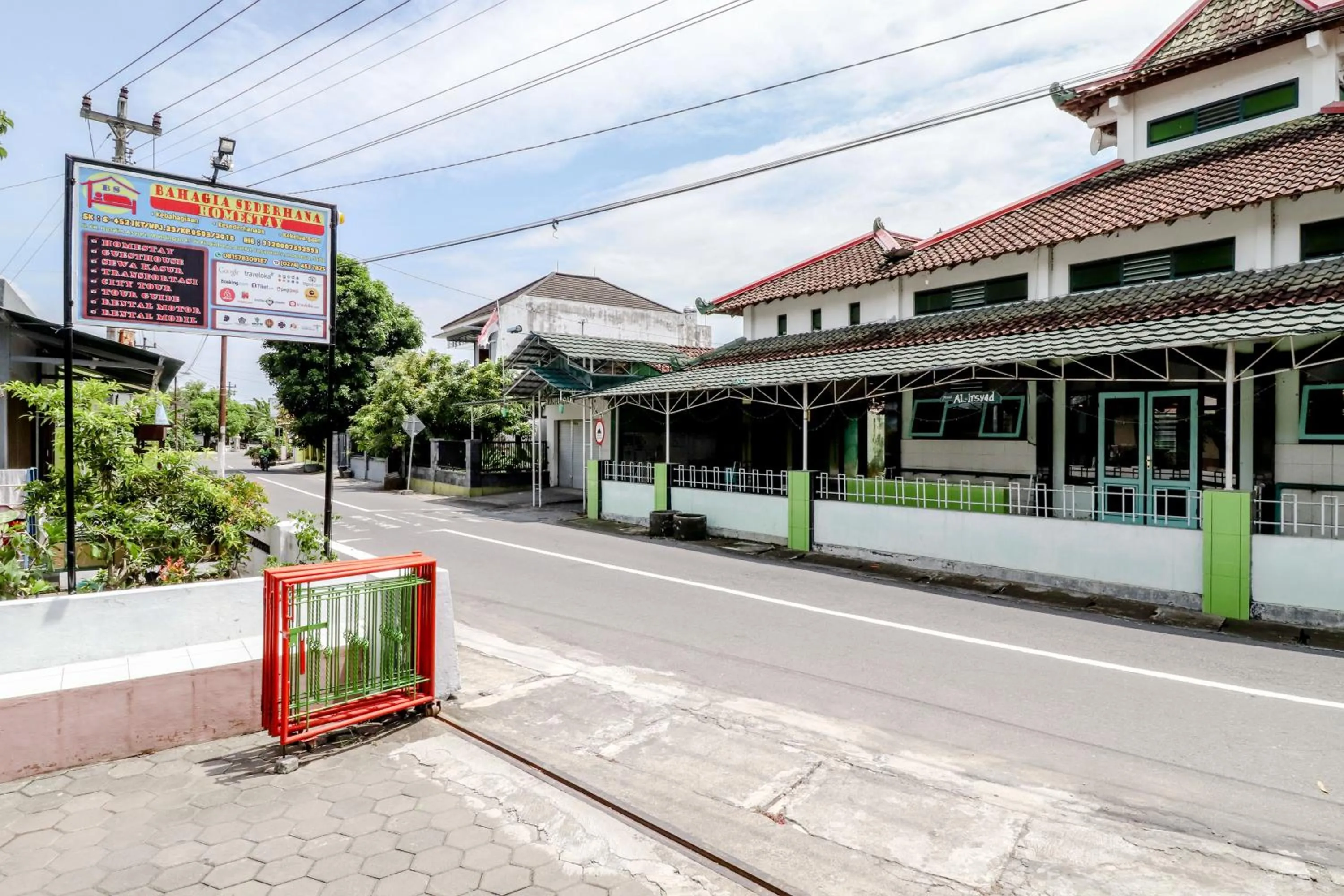 Property building in Bahagia Sederhana Homestay