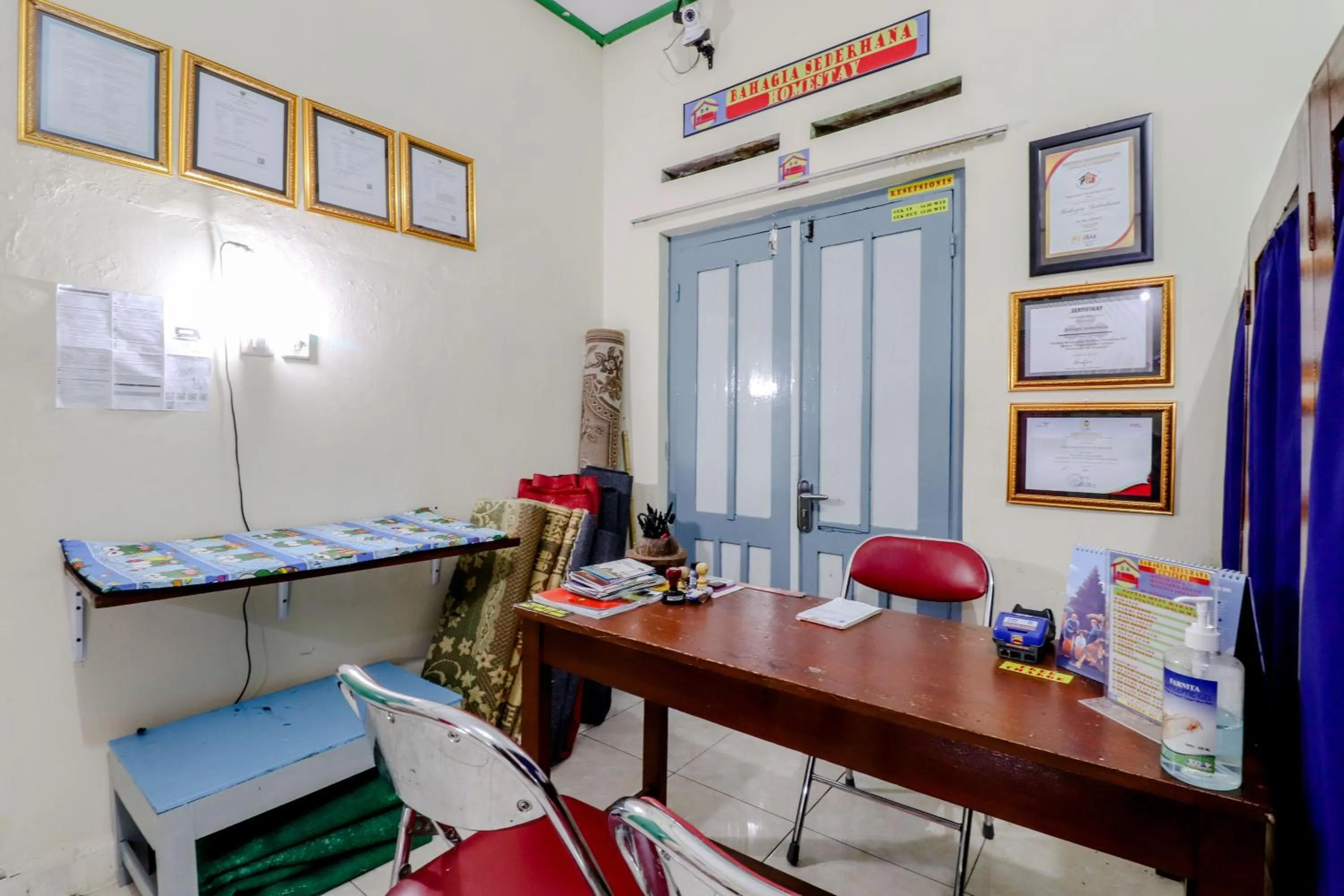 Property building in Bahagia Sederhana Homestay