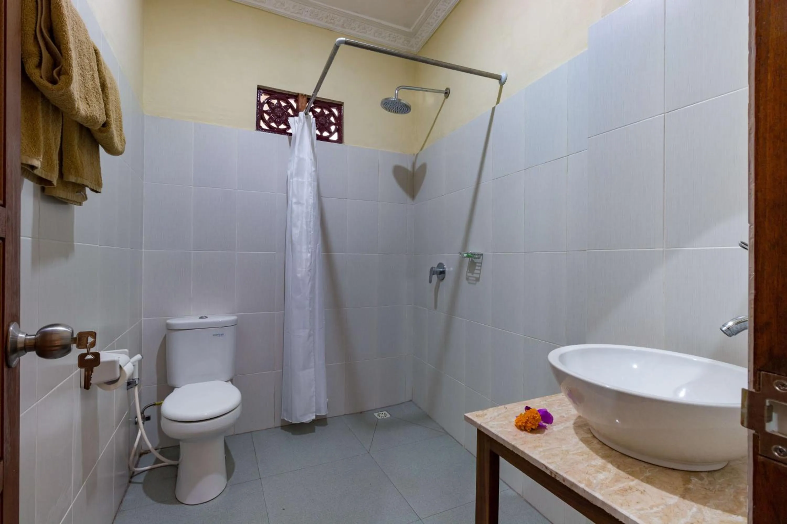 Shower in Alam Pangkung Ubud