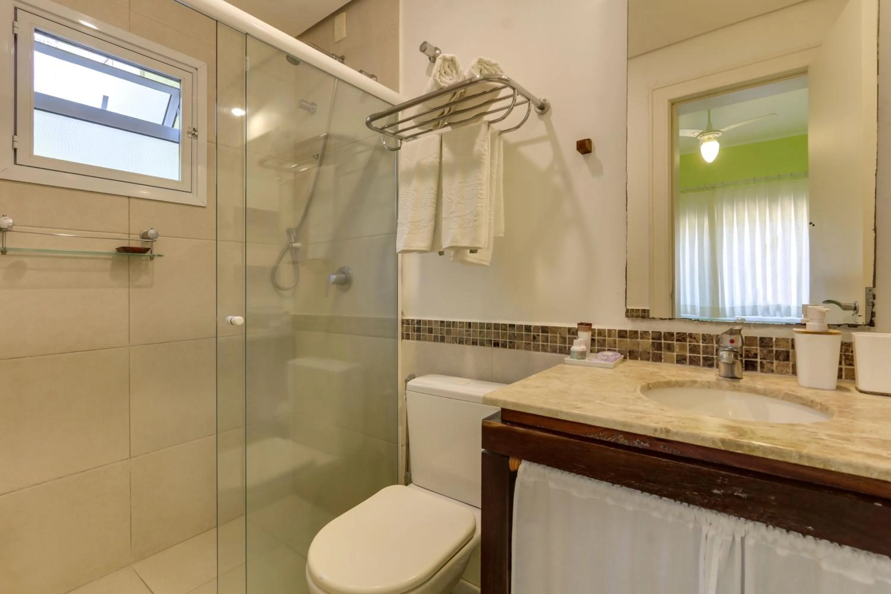 Shower in Pousada Vila do Bosque