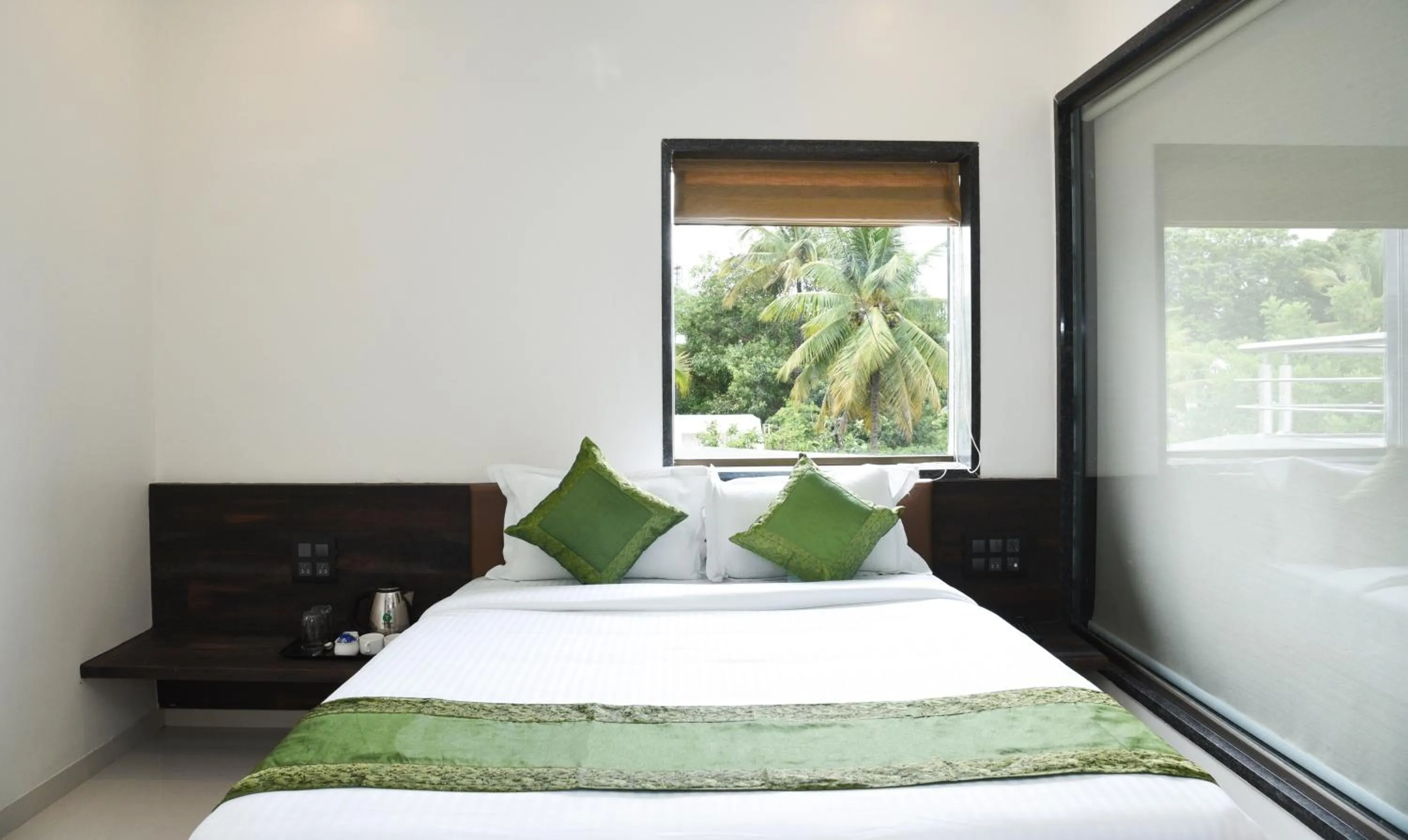 Bedroom, Bed in Treebo Malhaar Regency