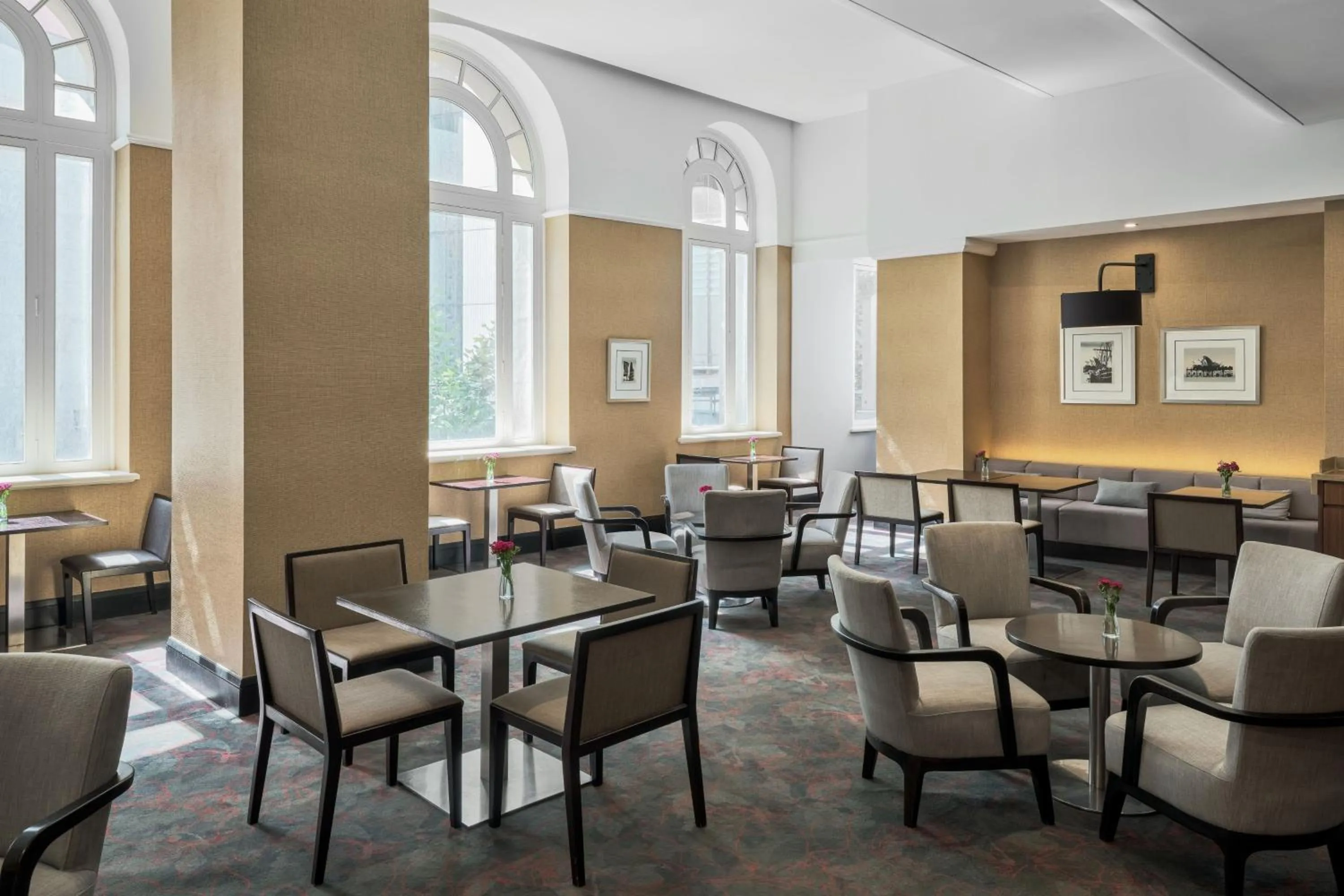 Lounge or bar in Sydney Harbour Marriott Hotel at Circular Quay