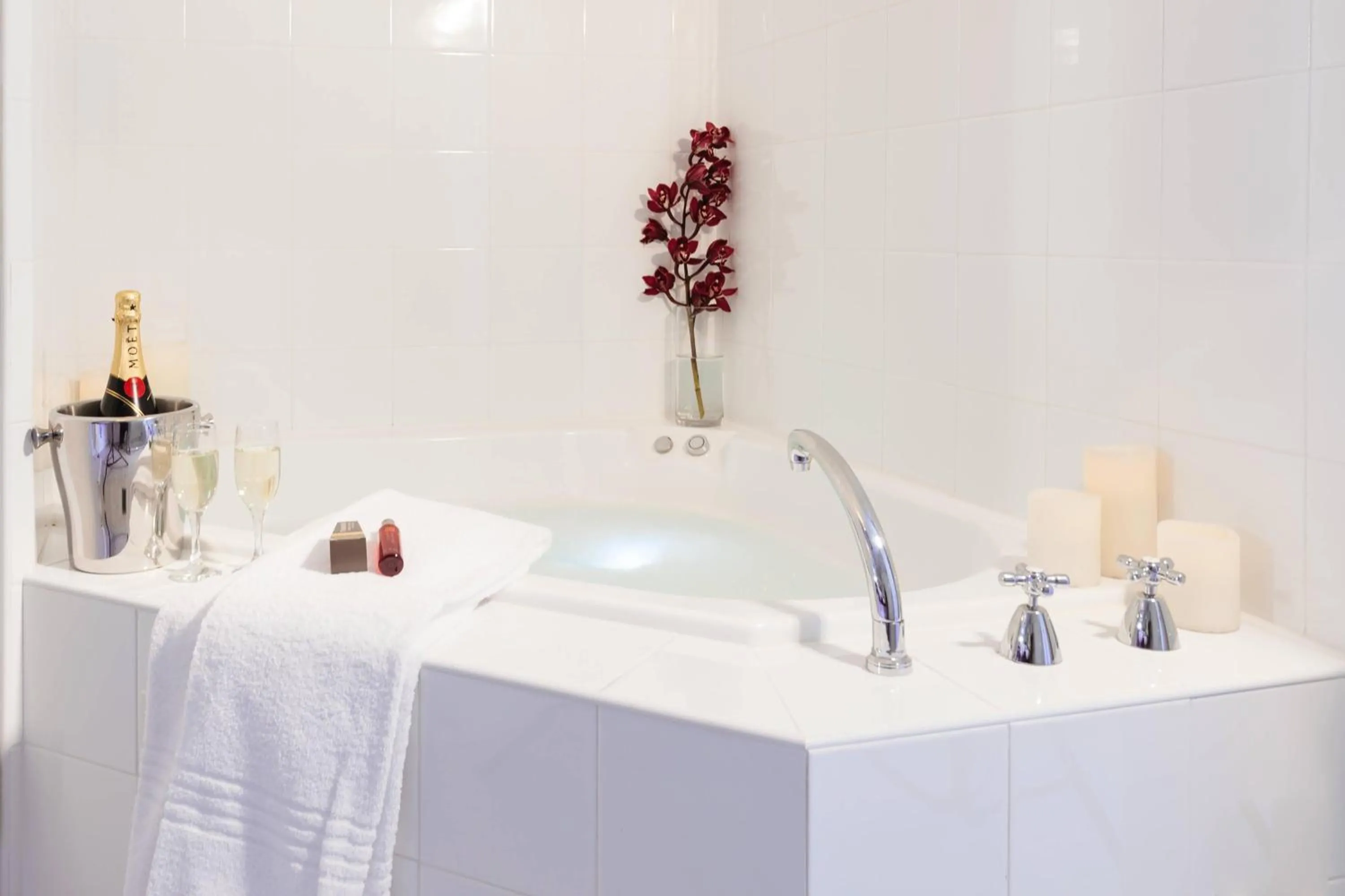 Bathroom in Sydney Harbour Marriott Hotel at Circular Quay