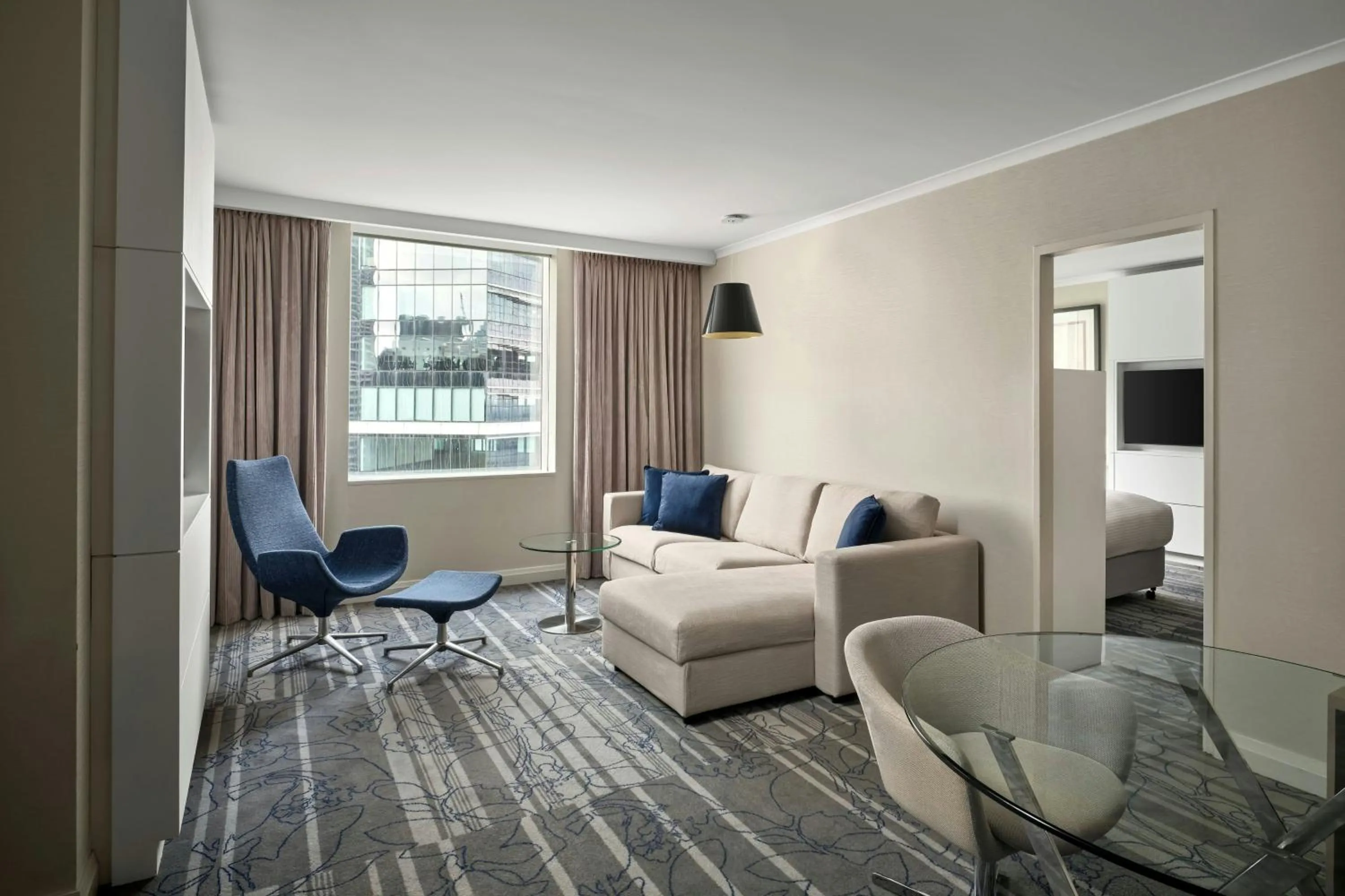 Lounge or bar in Sydney Harbour Marriott Hotel at Circular Quay