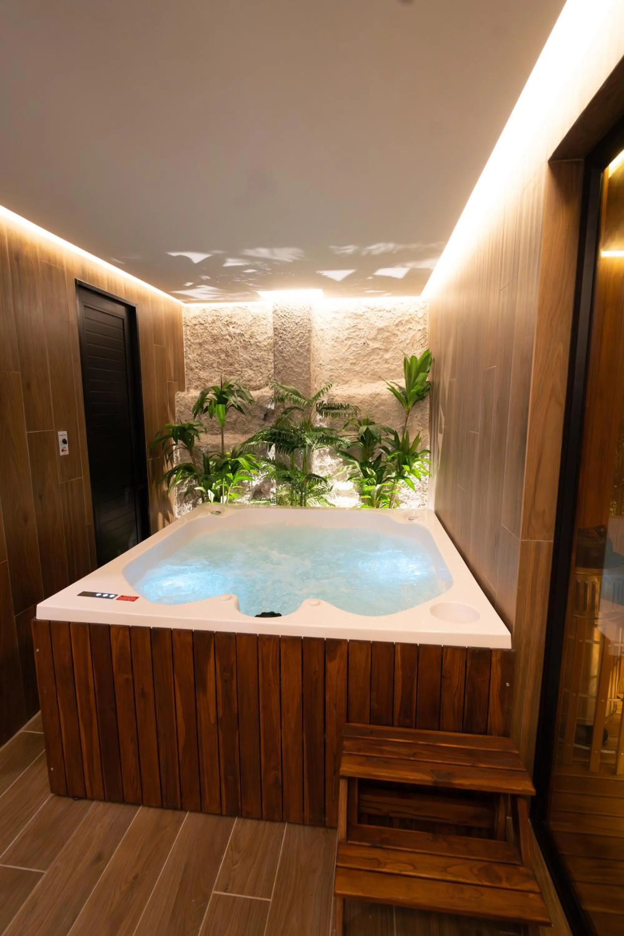 Hot Tub in Zi One Luxury Hotel