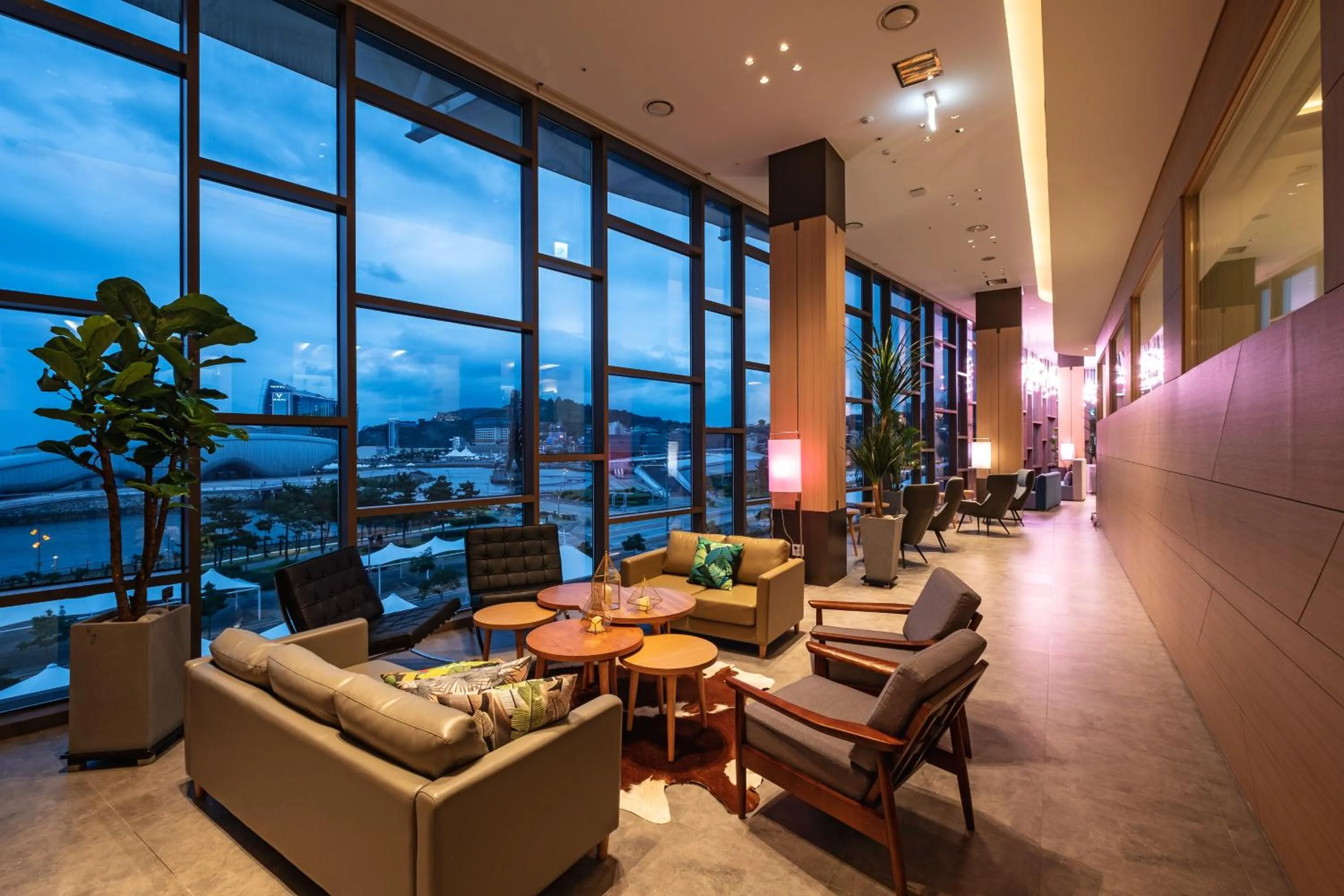 Communal lounge/ TV room in DarakHyu Yeosu Capsule Hotel by WALKERHILL