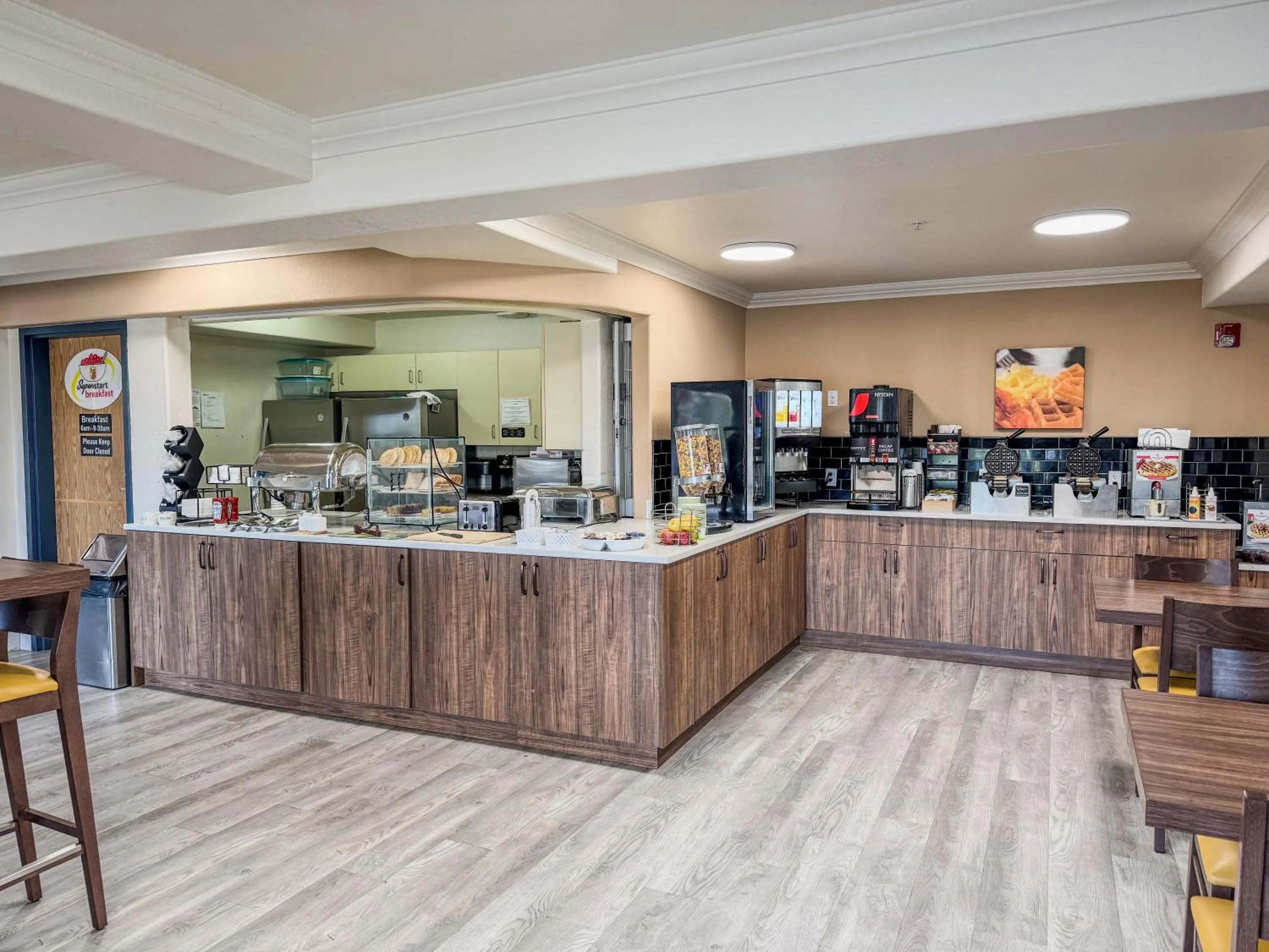 Buffet breakfast in Super 8 by Wyndham High River AB