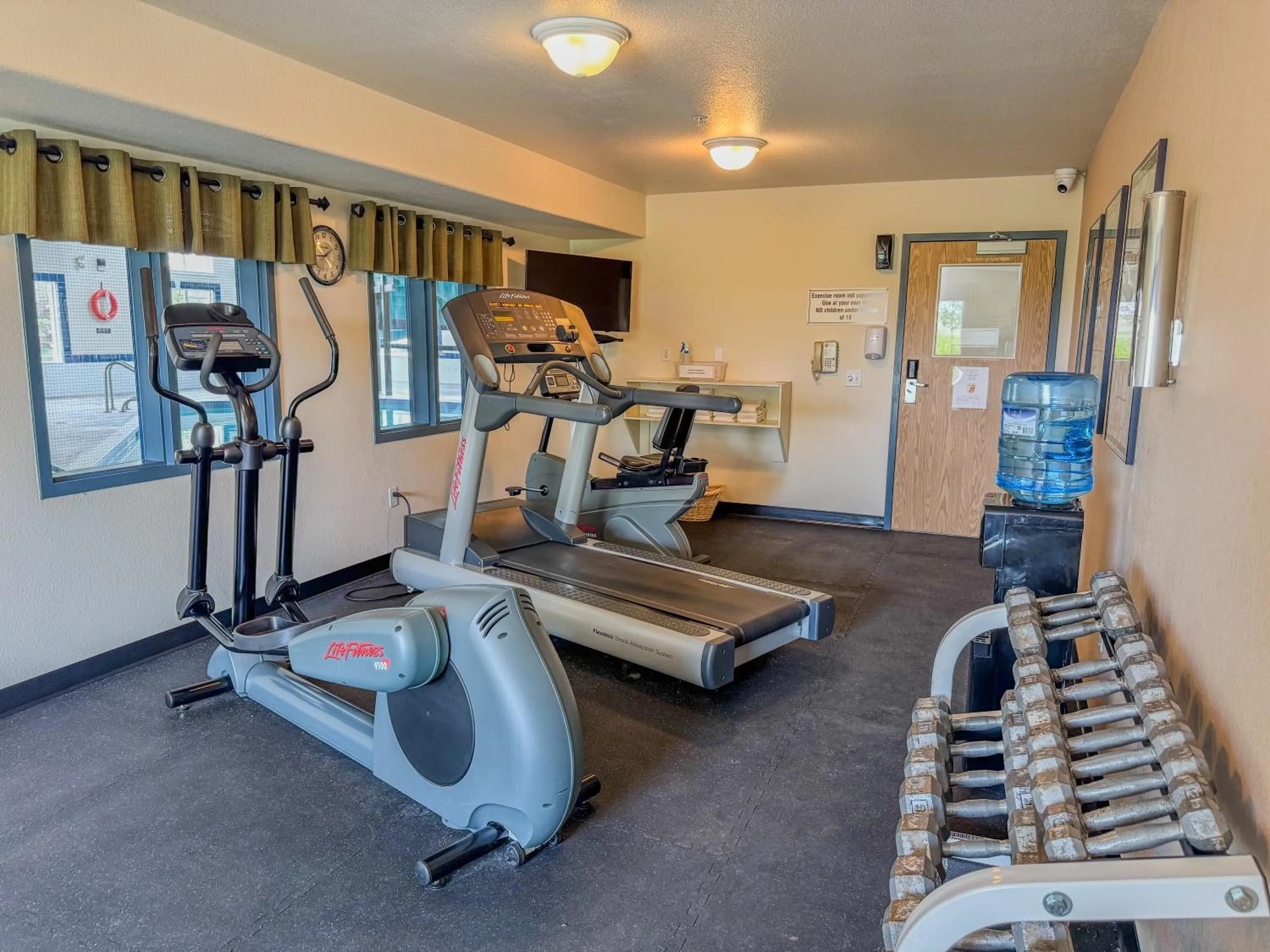 Fitness centre/facilities in Super 8 by Wyndham High River AB